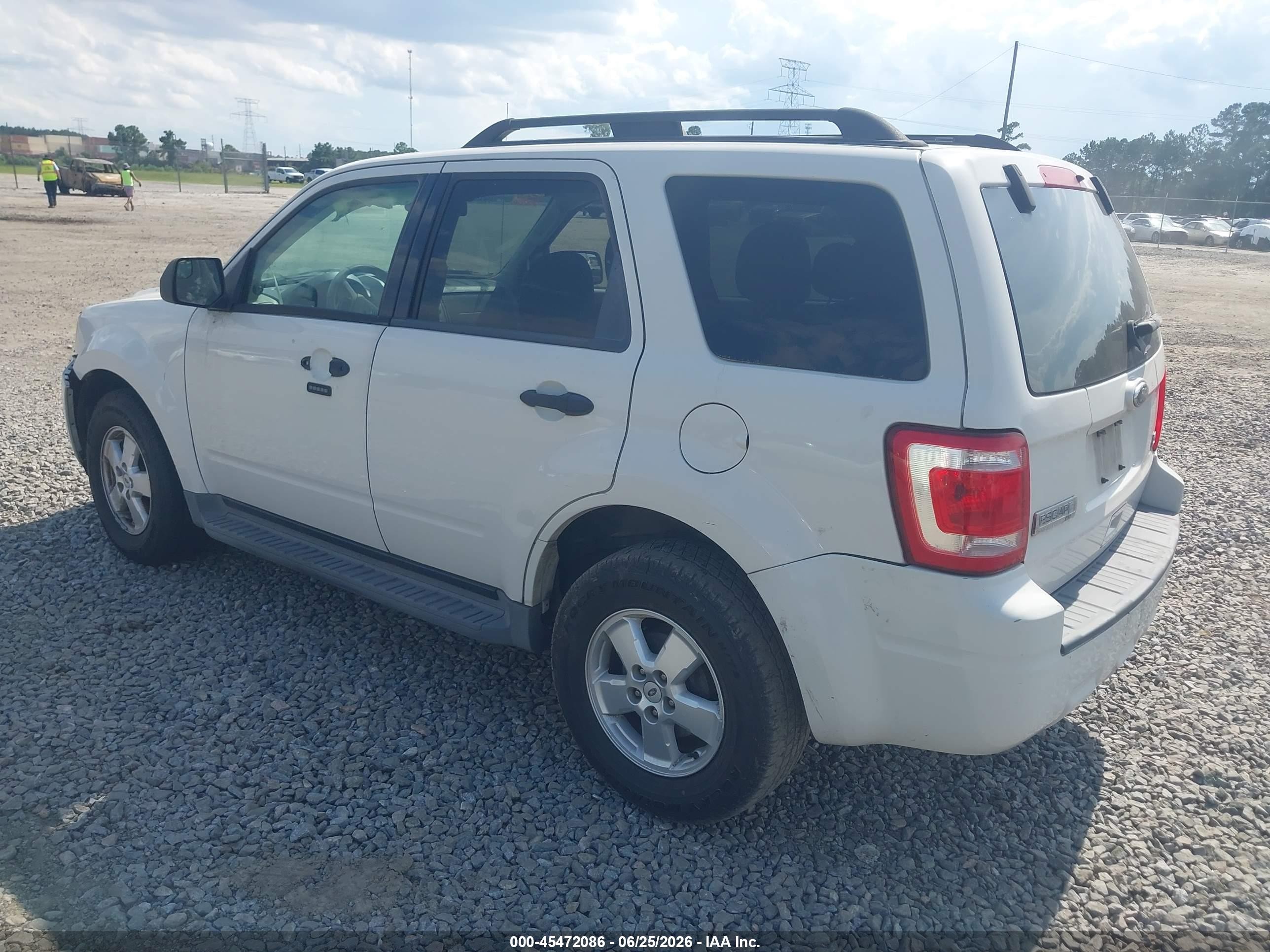 2010 Ford Escape Xlt White vin: 1FMCU0DG2AKA52224