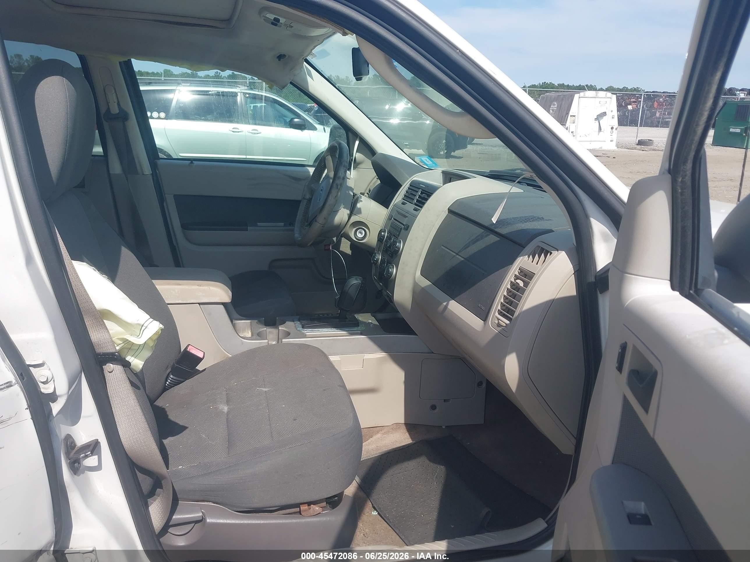 2010 Ford Escape Xlt White vin: 1FMCU0DG2AKA52224