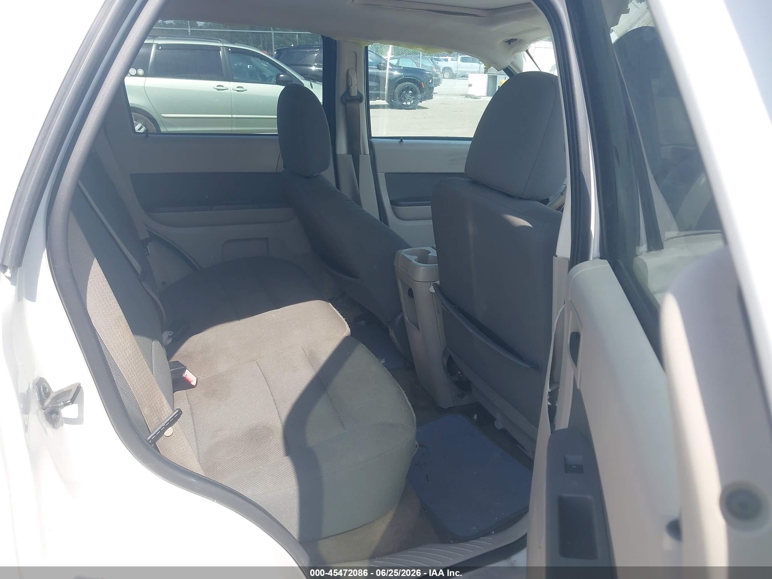 2010 Ford Escape Xlt White vin: 1FMCU0DG2AKA52224