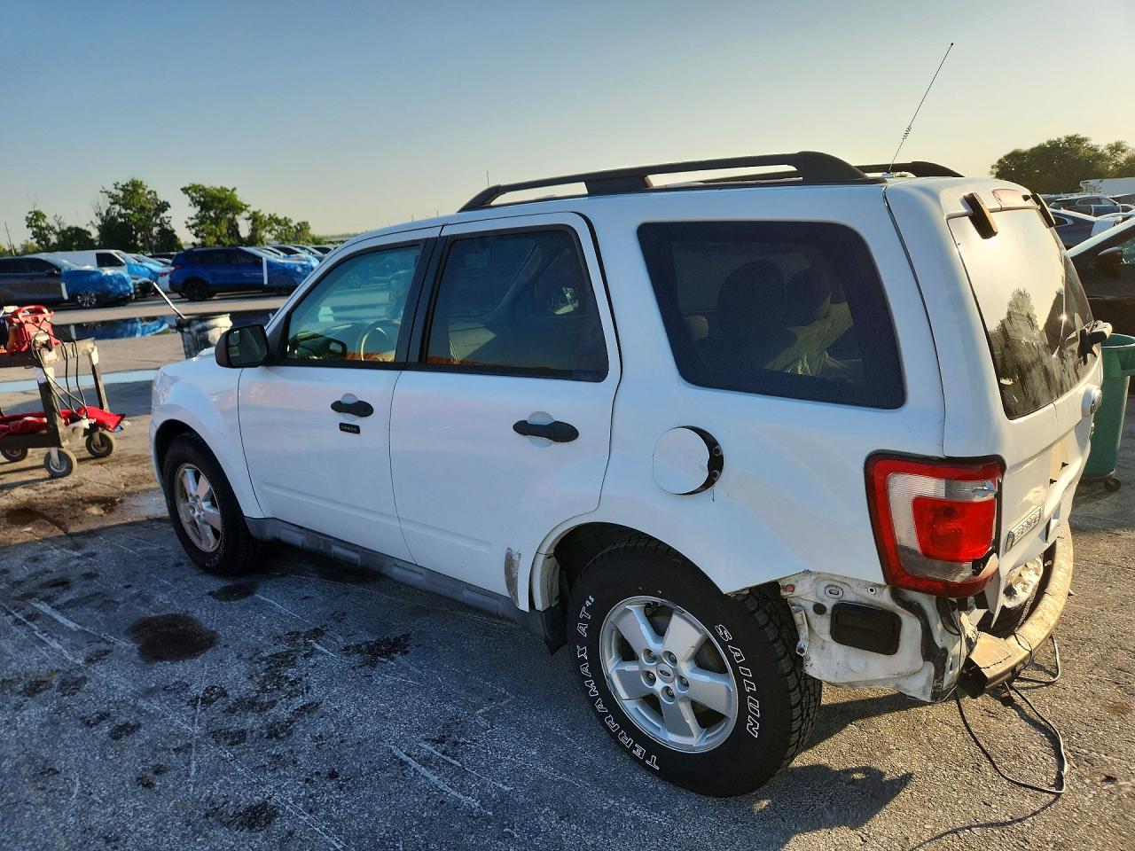 2010 Ford Escape Xlt Белый vin: 1FMCU0DG2AKB60892