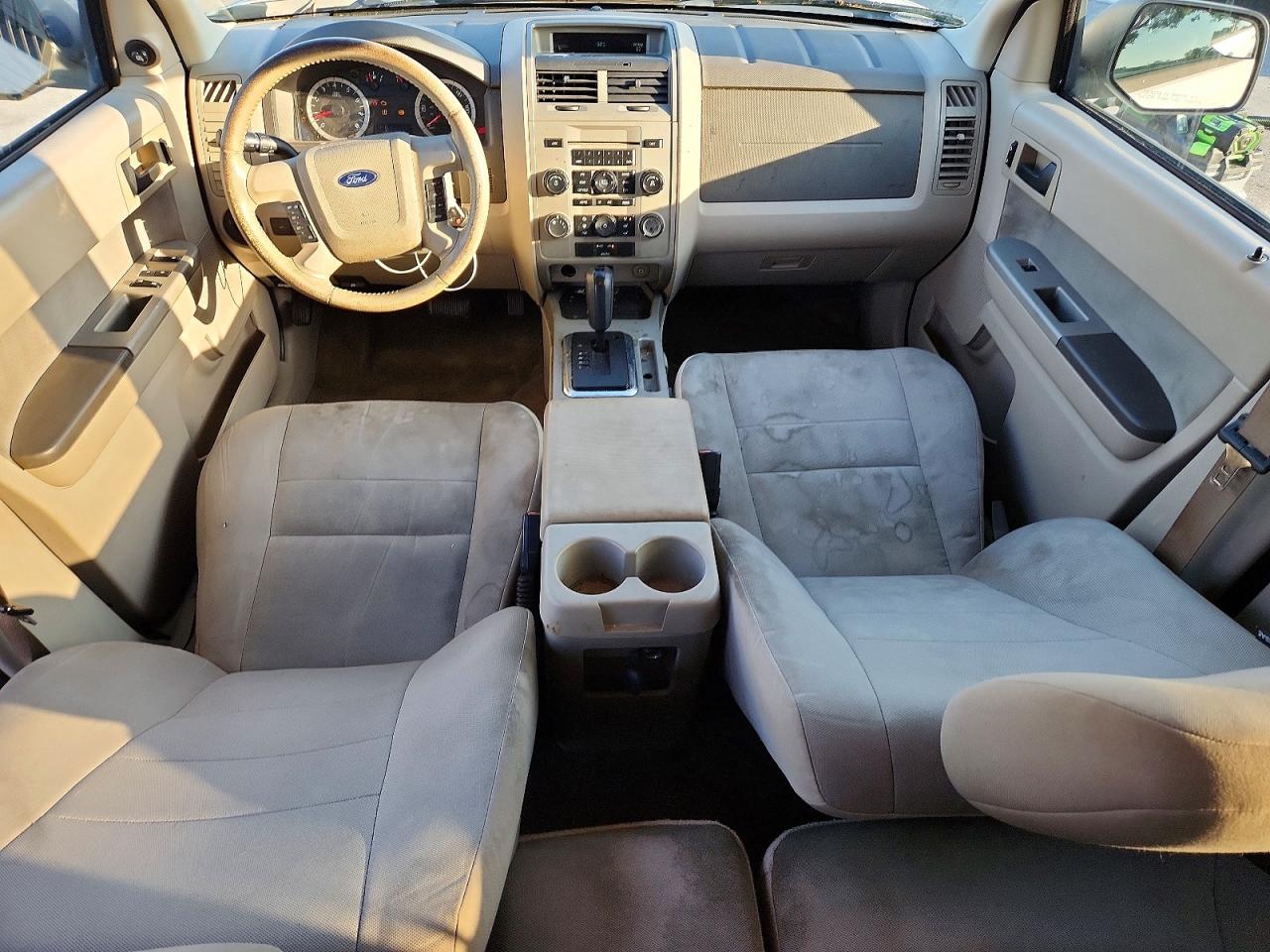 2010 Ford Escape Xlt Белый vin: 1FMCU0DG2AKB60892