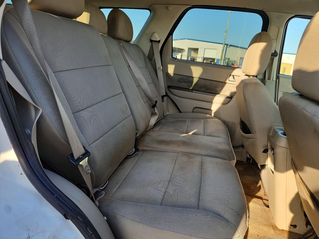 2010 Ford Escape Xlt Белый vin: 1FMCU0DG2AKB60892