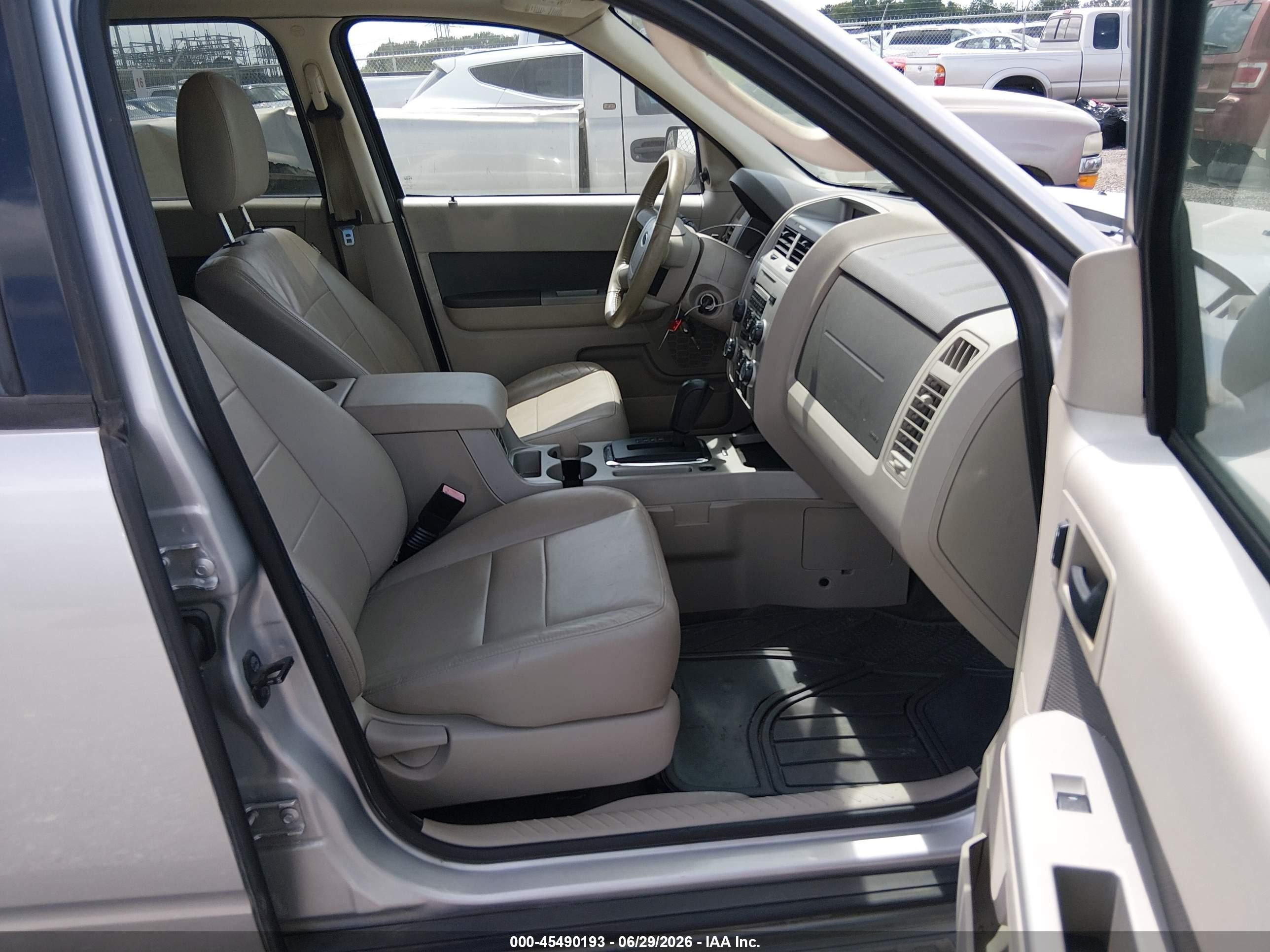 2010 Ford Escape Xlt Silver vin: 1FMCU0DG2AKD24710