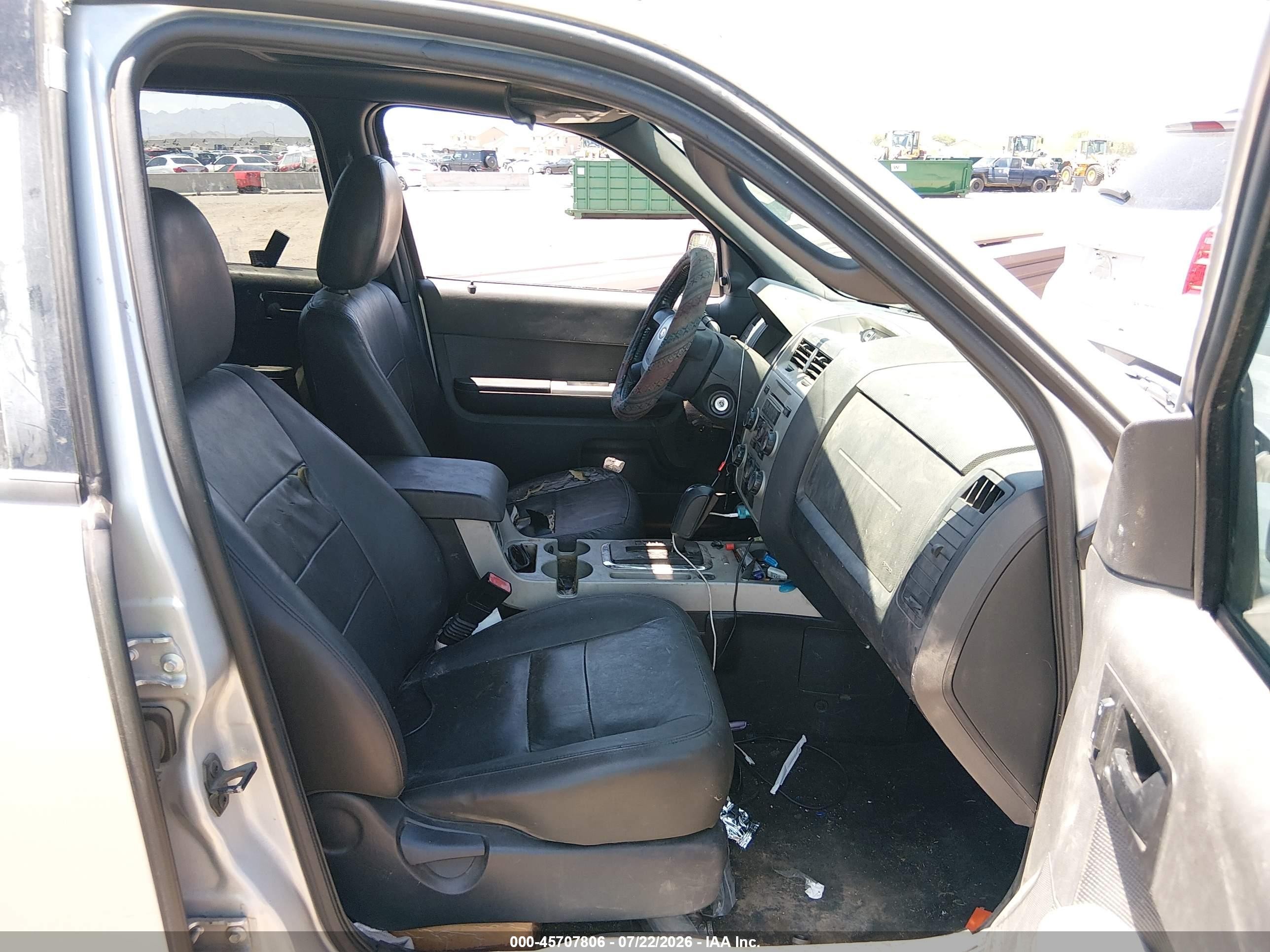 2011 Ford Escape Xlt Silver vin: 1FMCU0DG2BKA14803