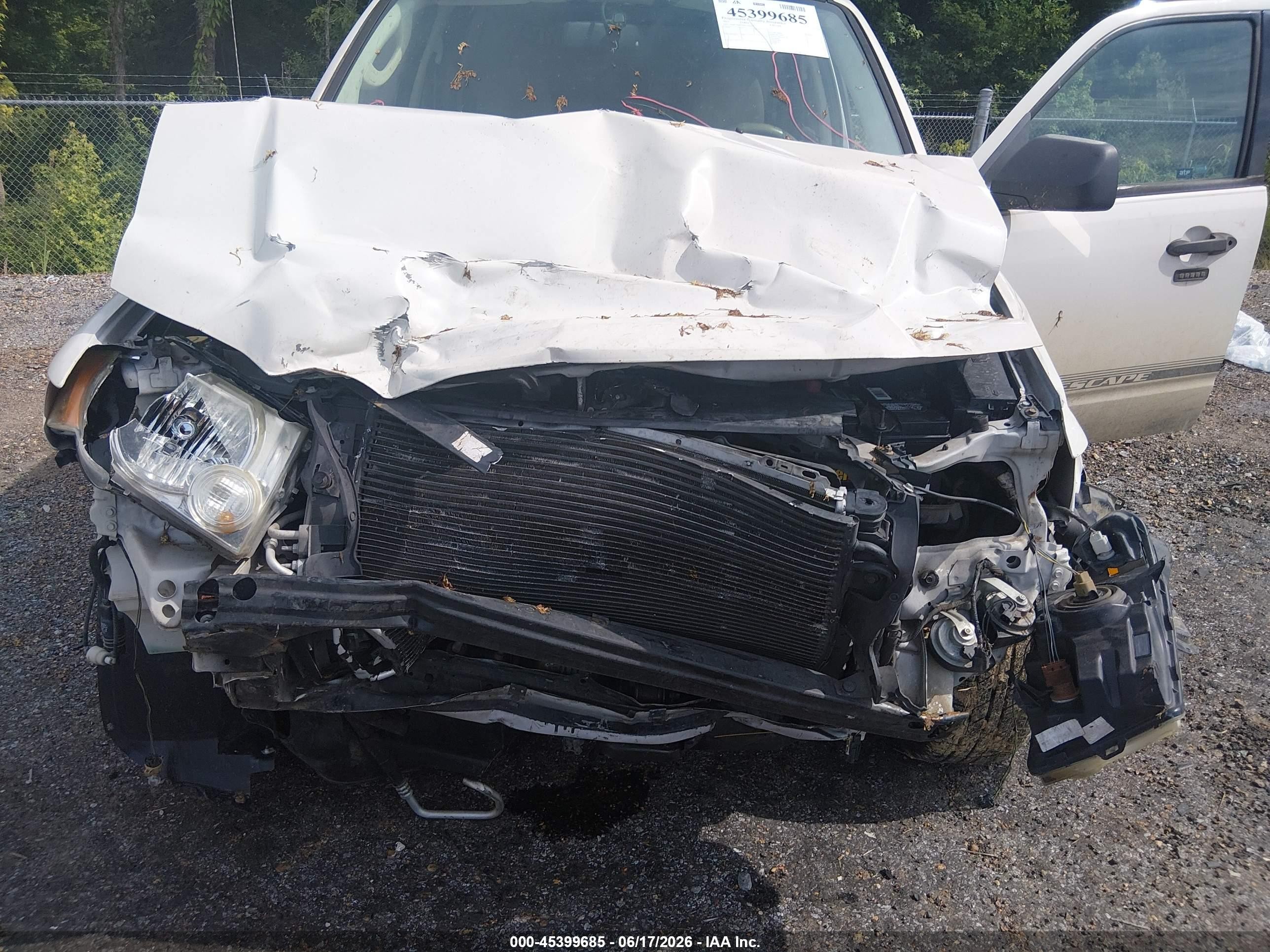 2011 Ford Escape Xlt White vin: 1FMCU0DG2BKC70343