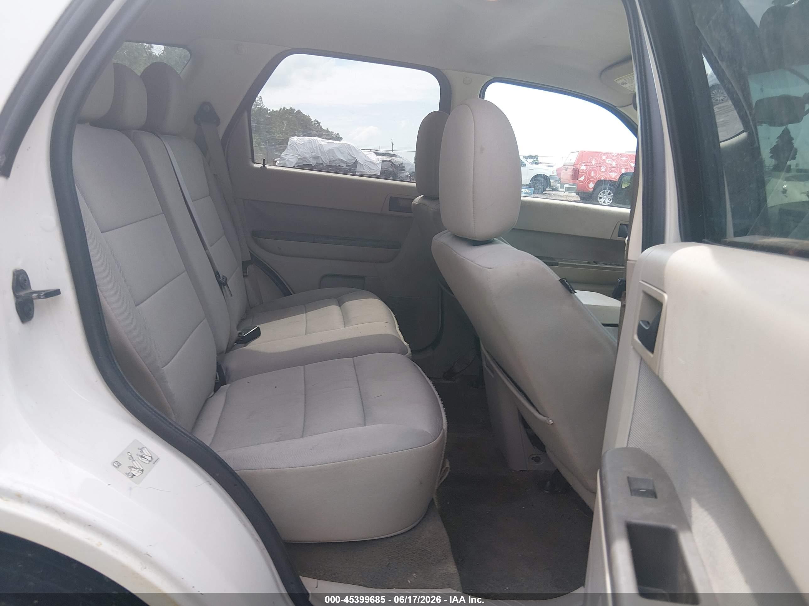 2011 Ford Escape Xlt White vin: 1FMCU0DG2BKC70343