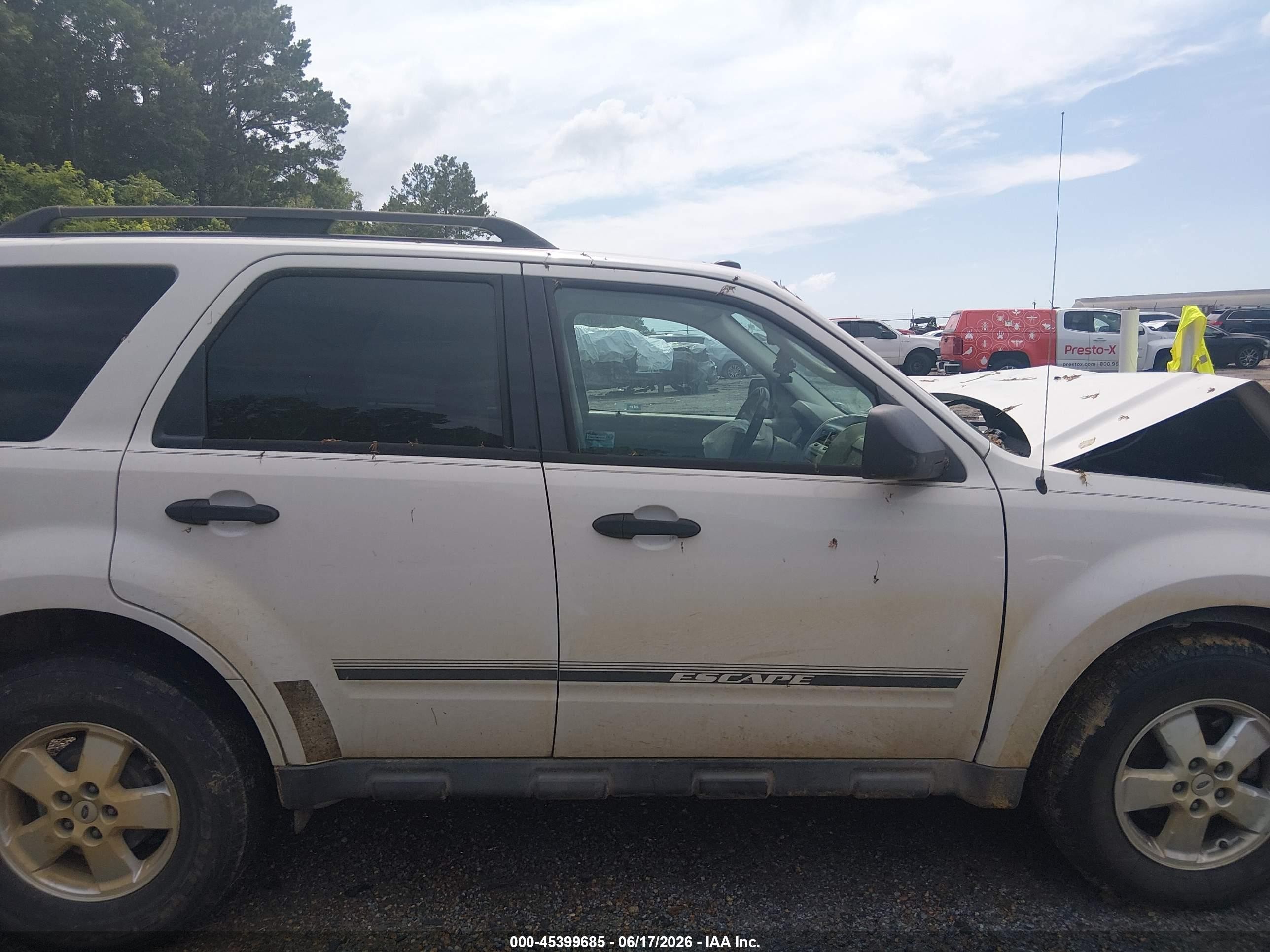 2011 Ford Escape Xlt White vin: 1FMCU0DG2BKC70343