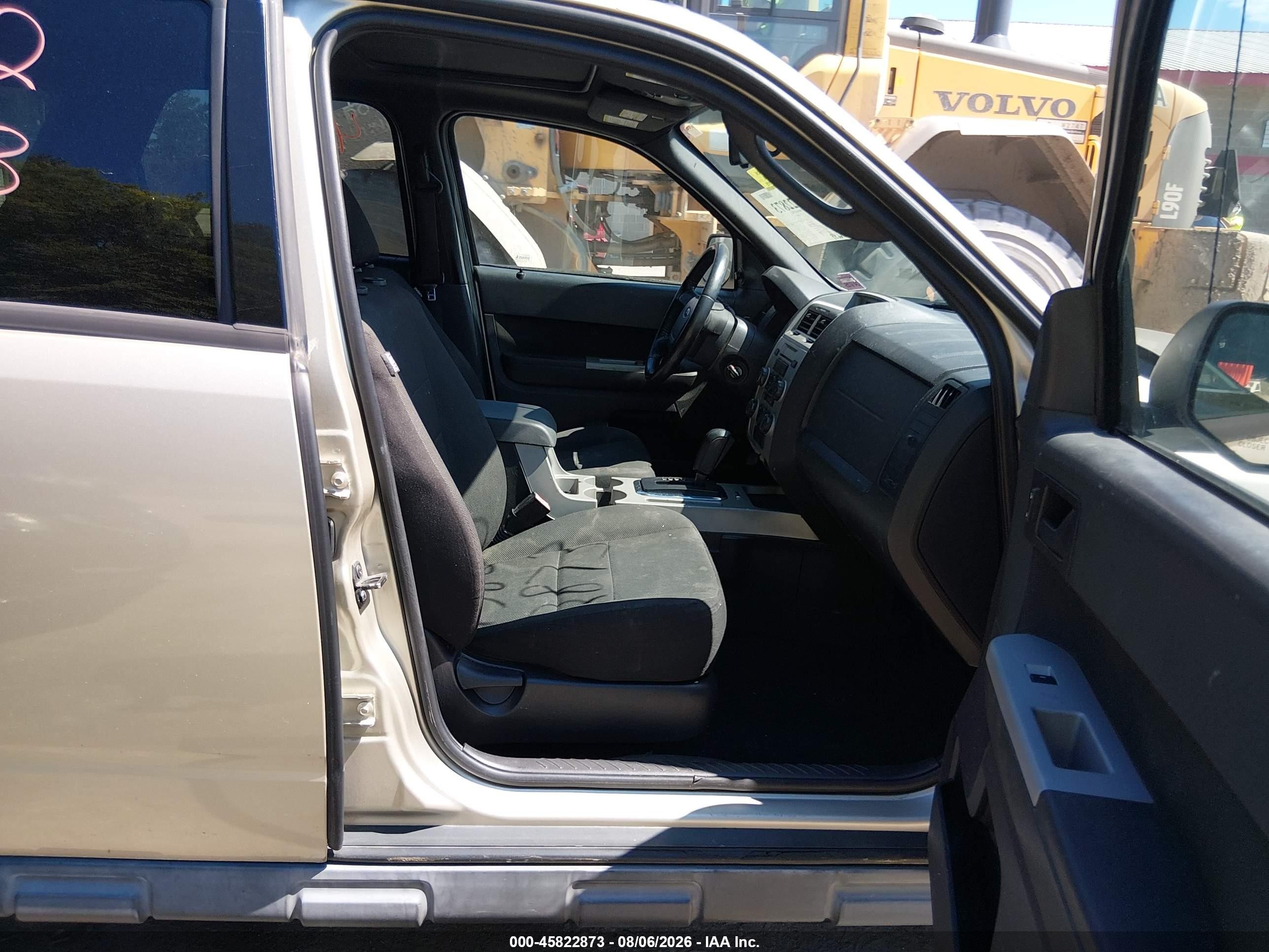2010 Ford Escape Xlt Silver vin: 1FMCU0DG3AKA04599