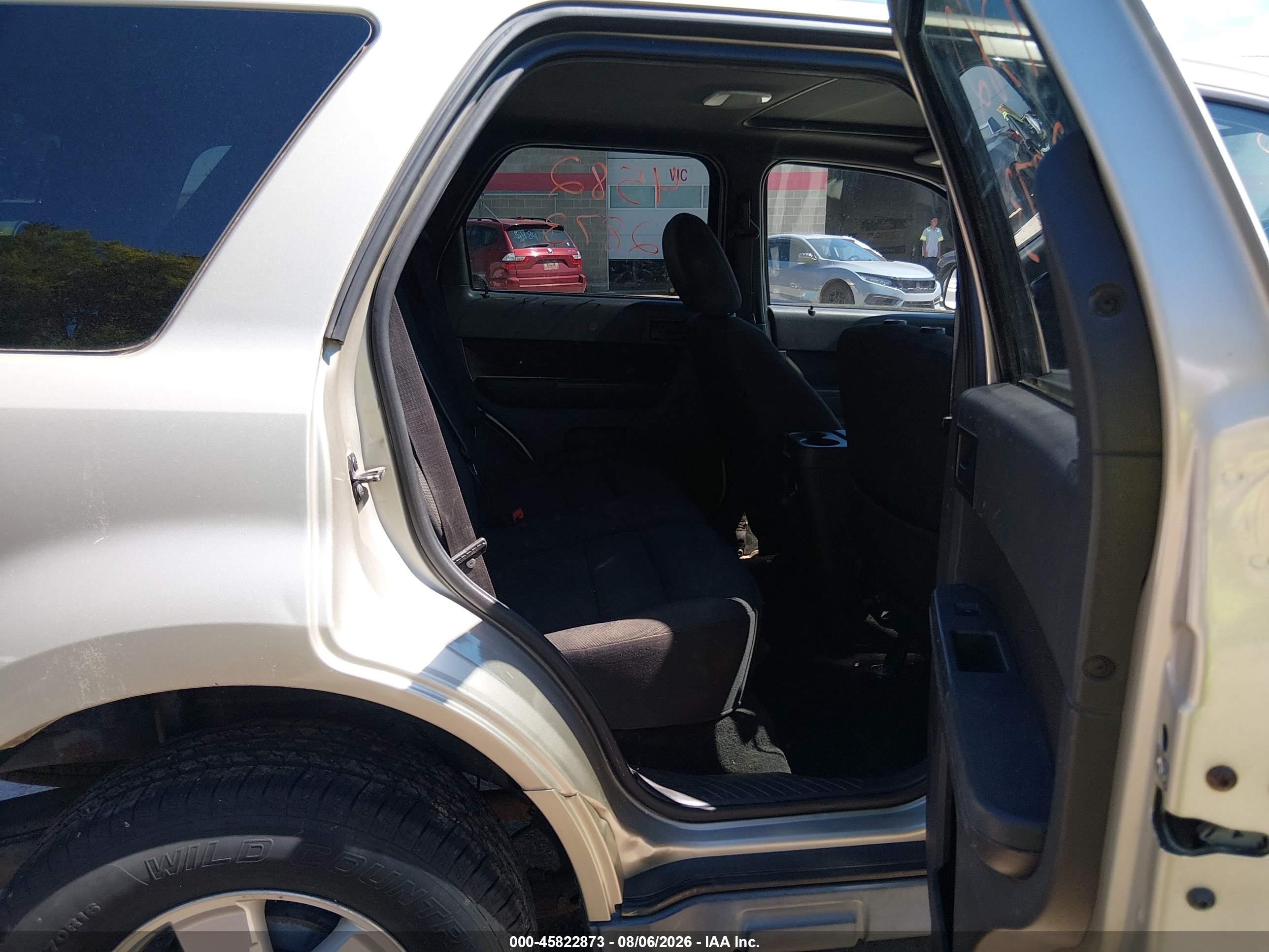 2010 Ford Escape Xlt Silver vin: 1FMCU0DG3AKA04599