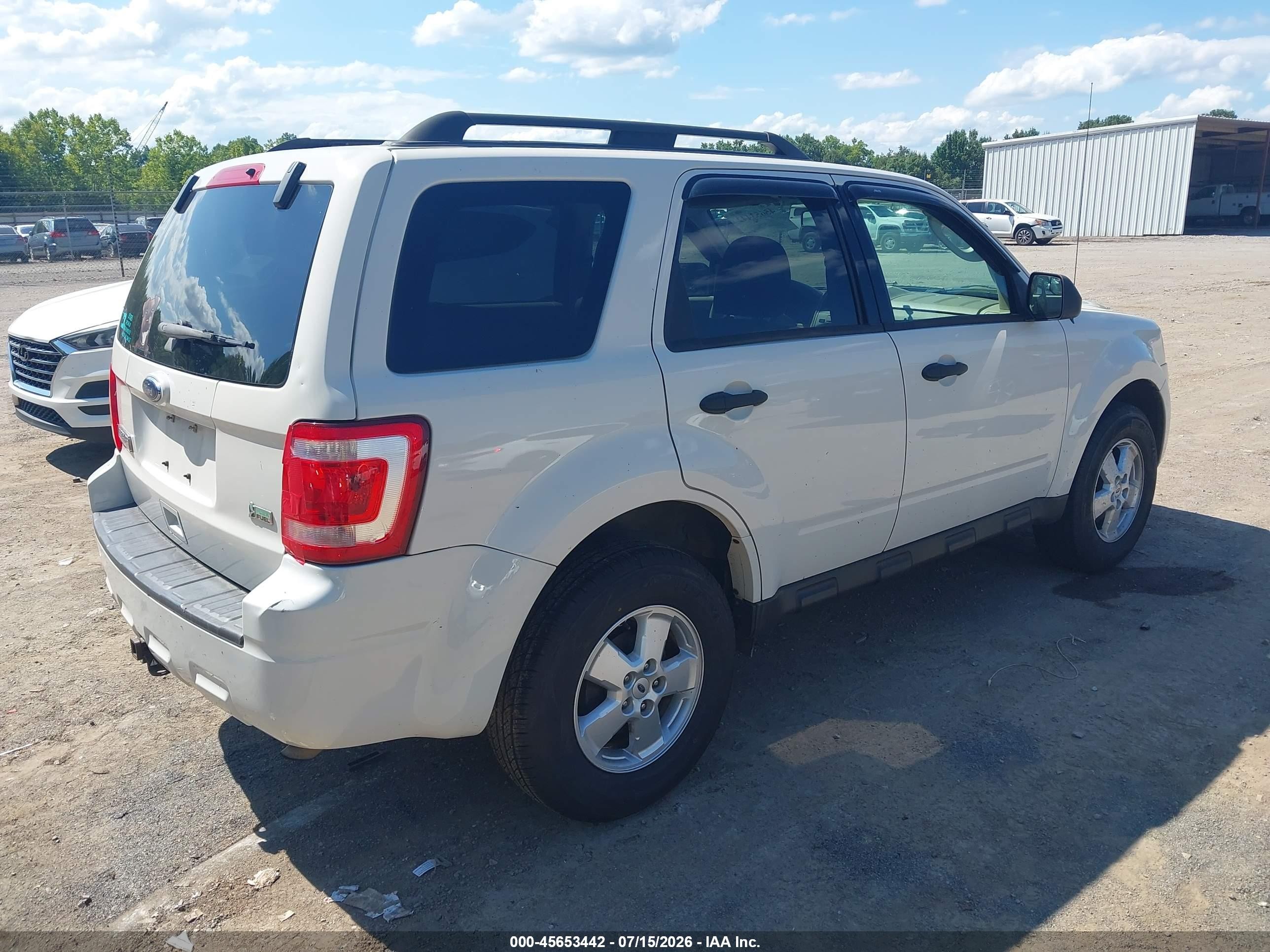 2010 Ford Escape Xlt White vin: 1FMCU0DG3AKB07618
