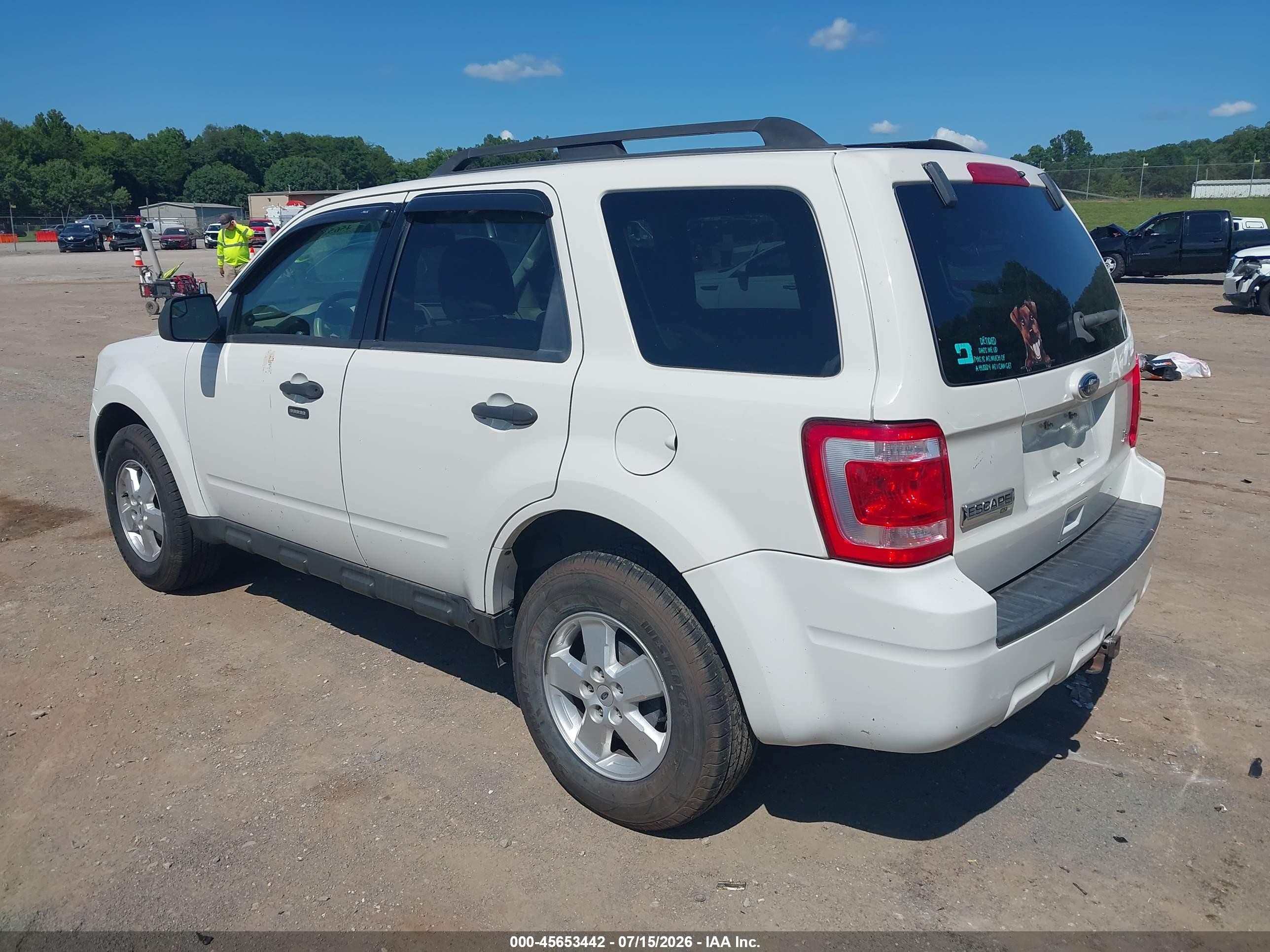 2010 Ford Escape Xlt White vin: 1FMCU0DG3AKB07618