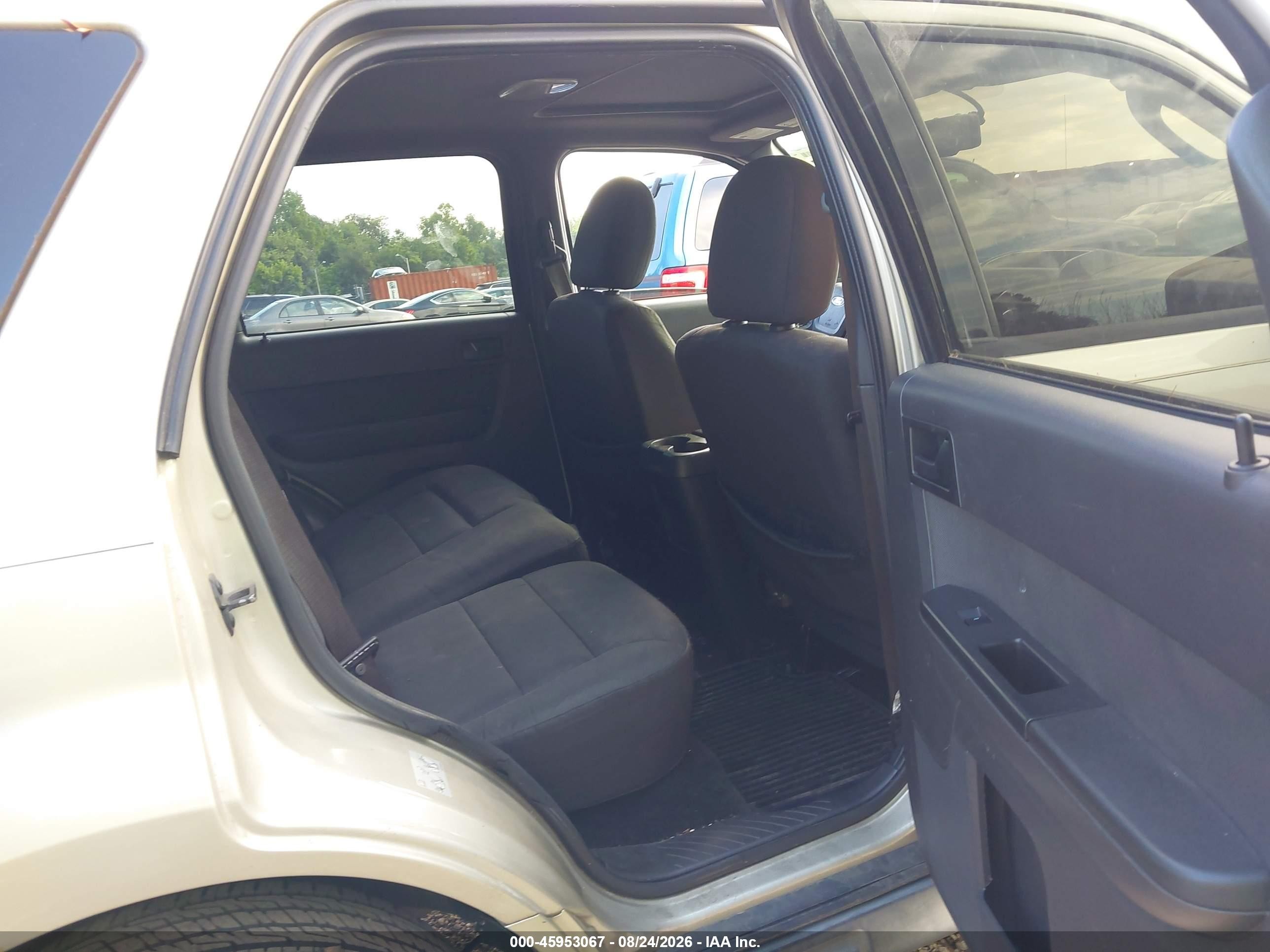 2011 Ford Escape Xlt Золотой vin: 1FMCU0DG3BKA19881