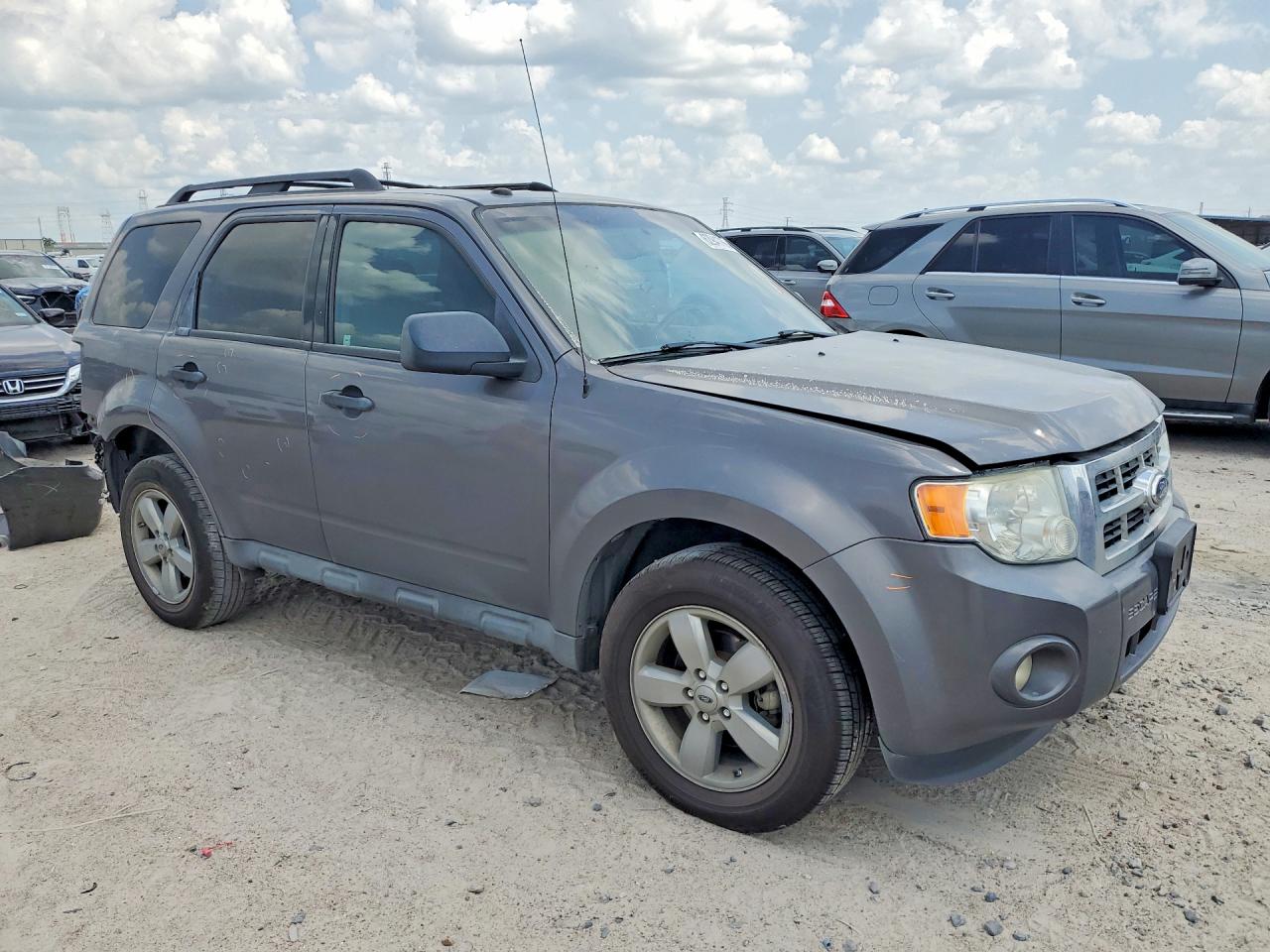 2011 Ford Escape Xlt Silver vin: 1FMCU0DG3BKB73040