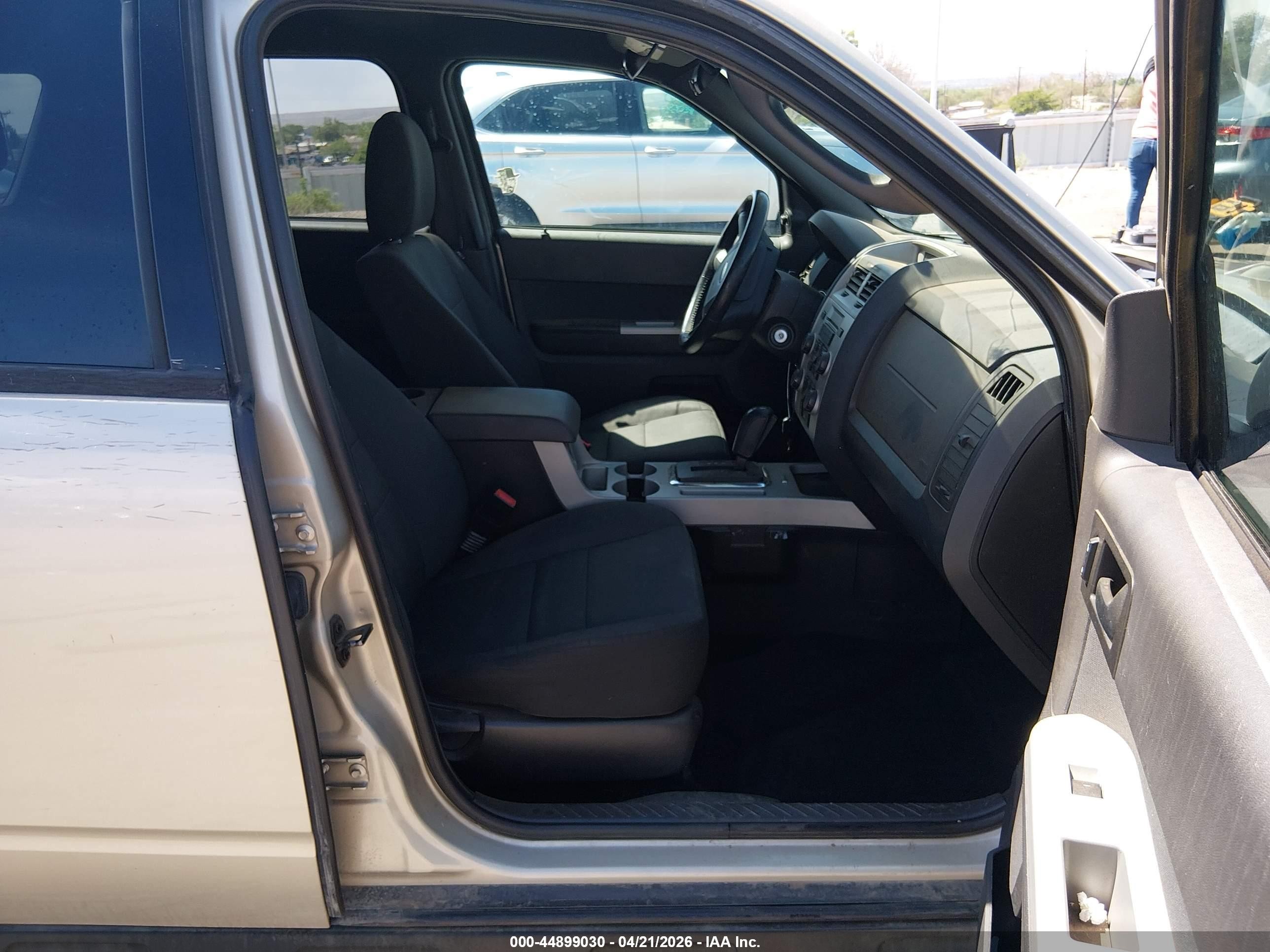 2012 Ford Escape Xlt Beige vin: 1FMCU0DG3CKB04169