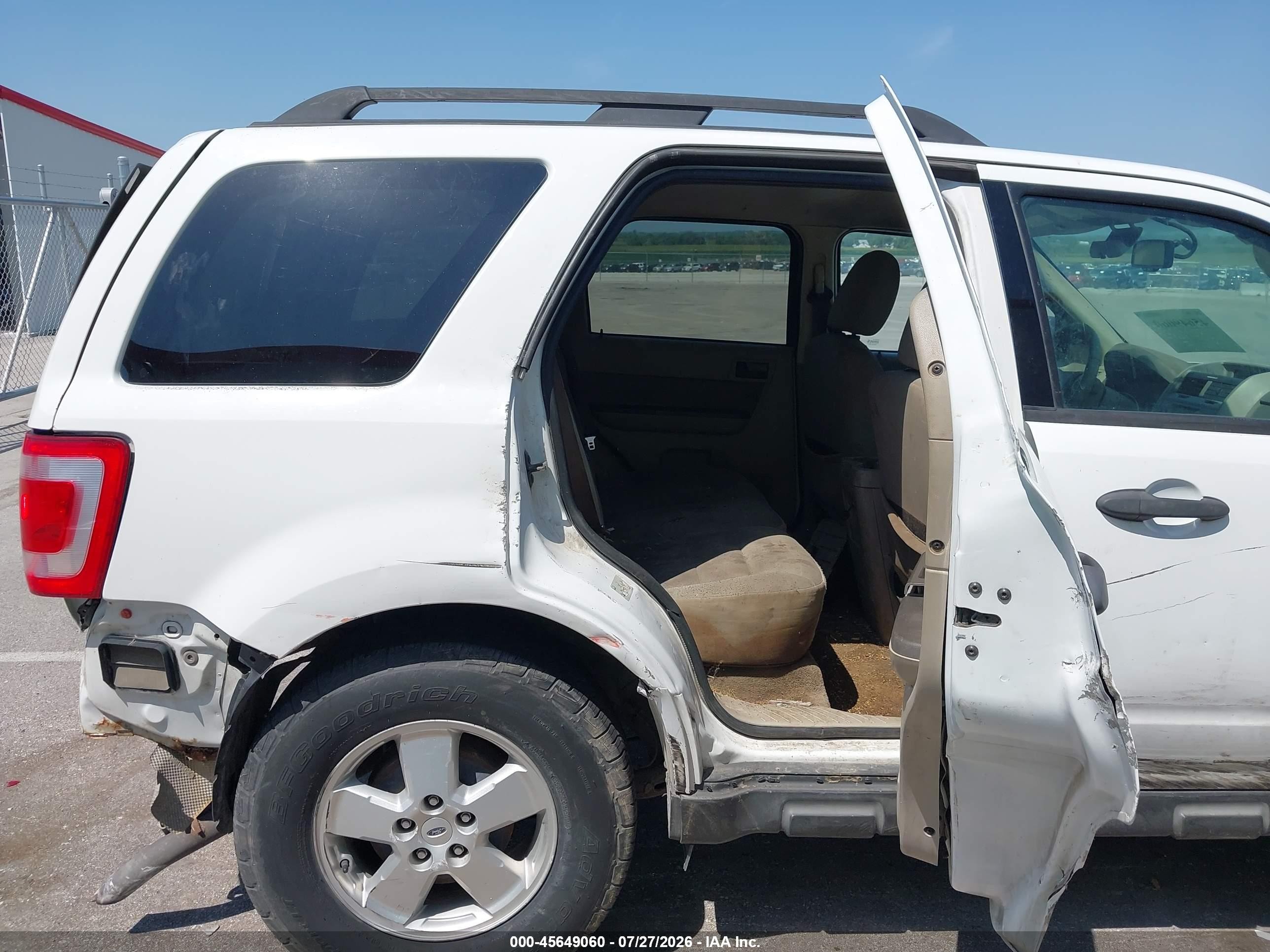 2010 Ford Escape Xlt White vin: 1FMCU0DG4AKB66077