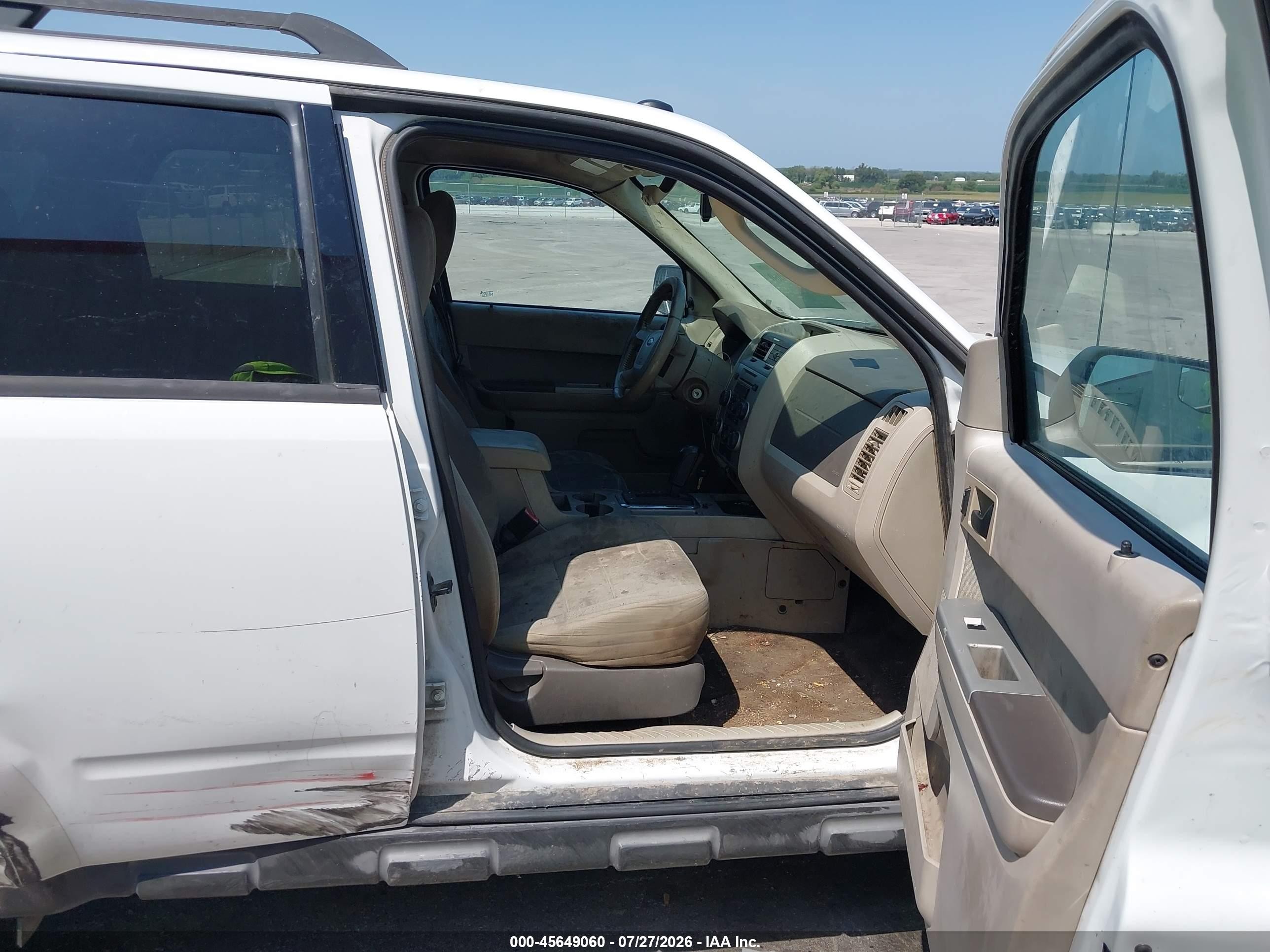 2010 Ford Escape Xlt White vin: 1FMCU0DG4AKB66077