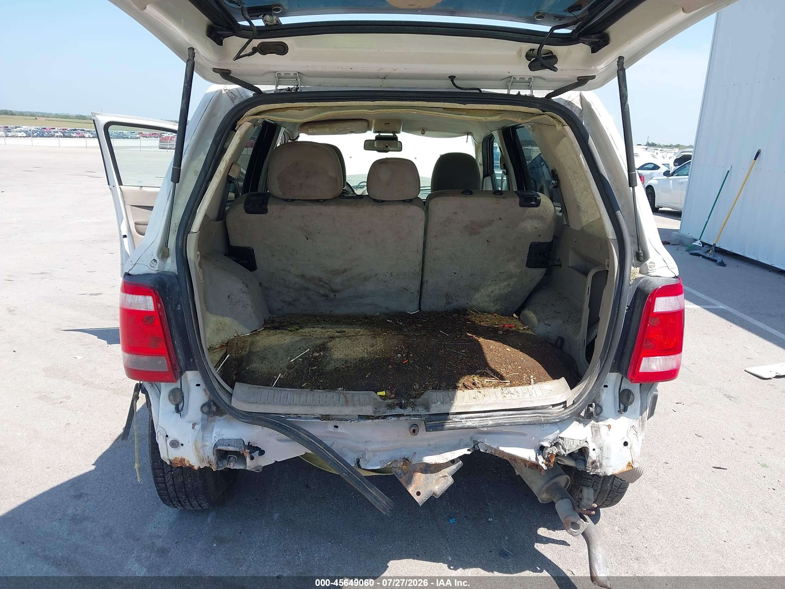 2010 Ford Escape Xlt White vin: 1FMCU0DG4AKB66077