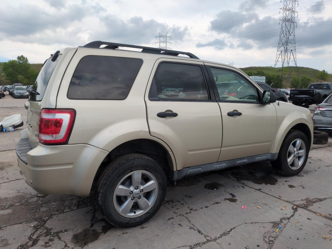 2010 Ford Escape Xlt Tan vin: 1FMCU0DG6AKD27352