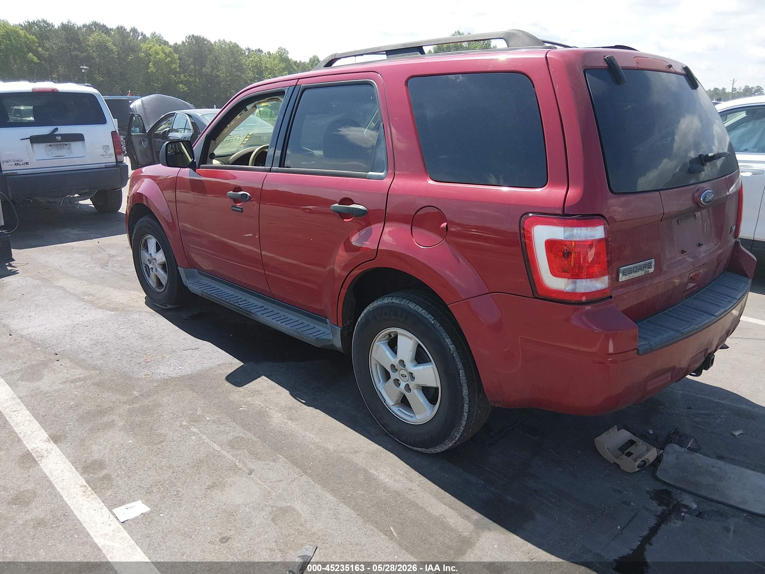 2011 Ford Escape Xlt Red vin: 1FMCU0DG6BKA72395