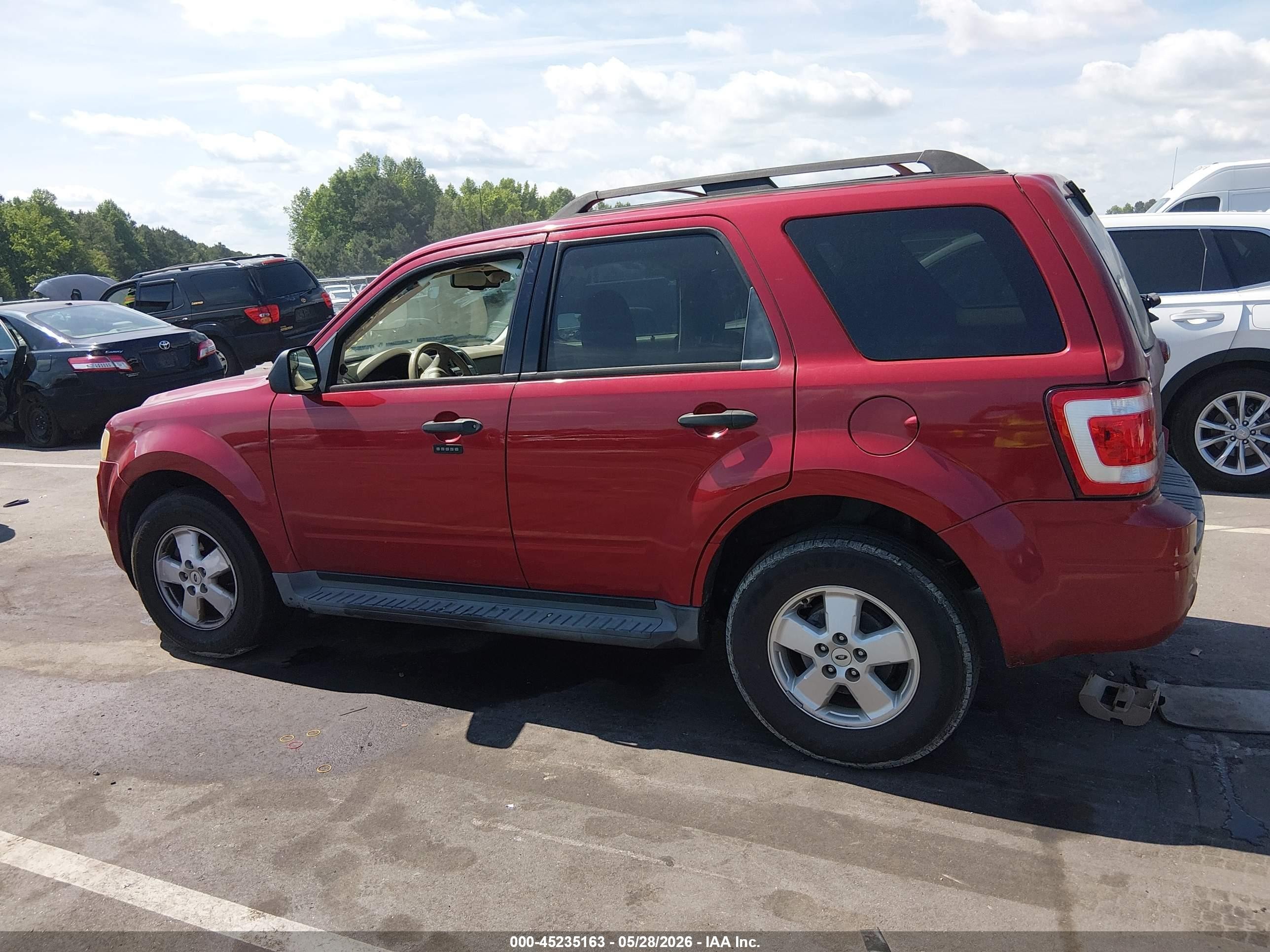 2011 Ford Escape Xlt Red vin: 1FMCU0DG6BKA72395