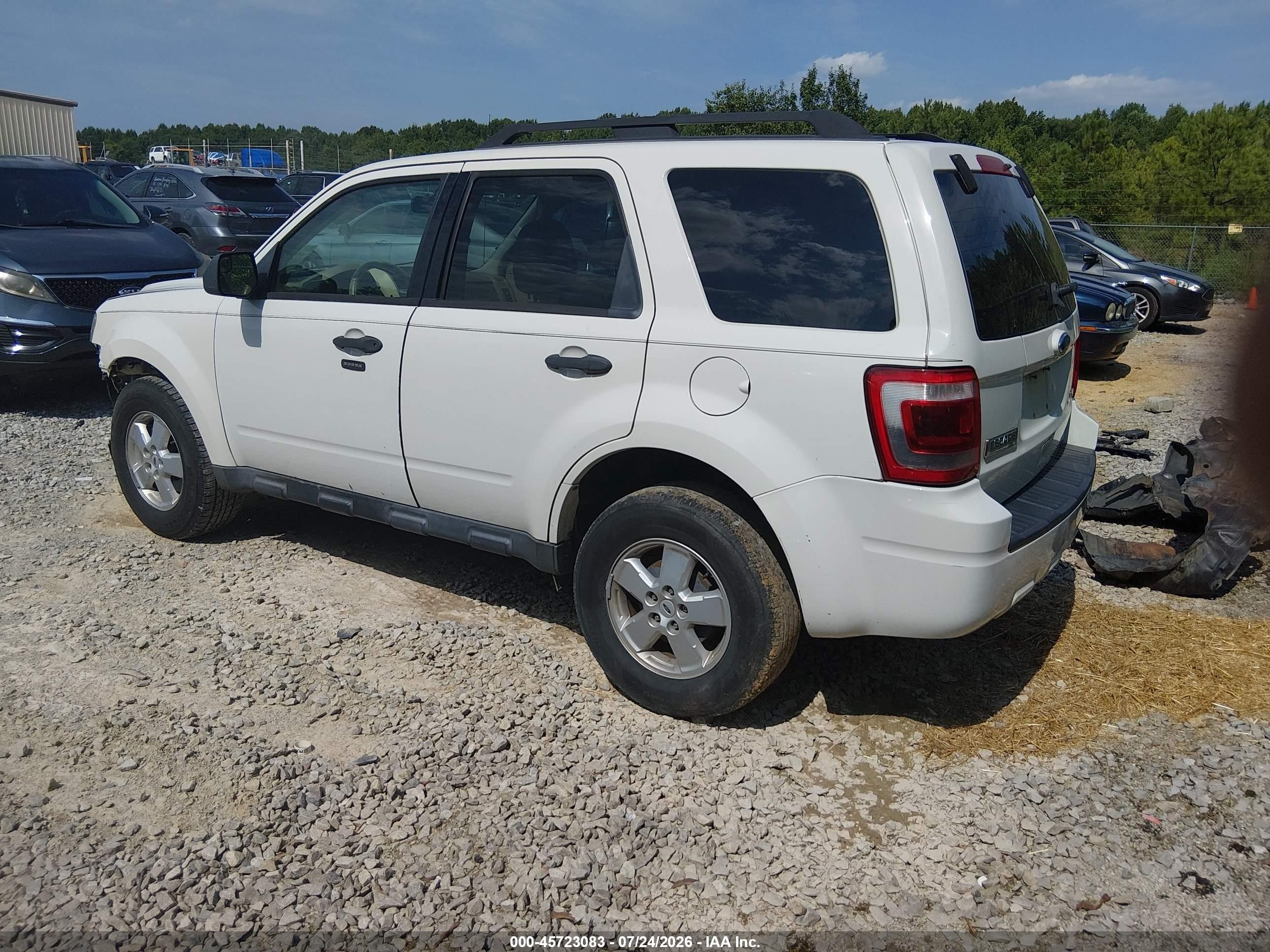 2010 Ford Escape Xlt White vin: 1FMCU0DG7AKA47178