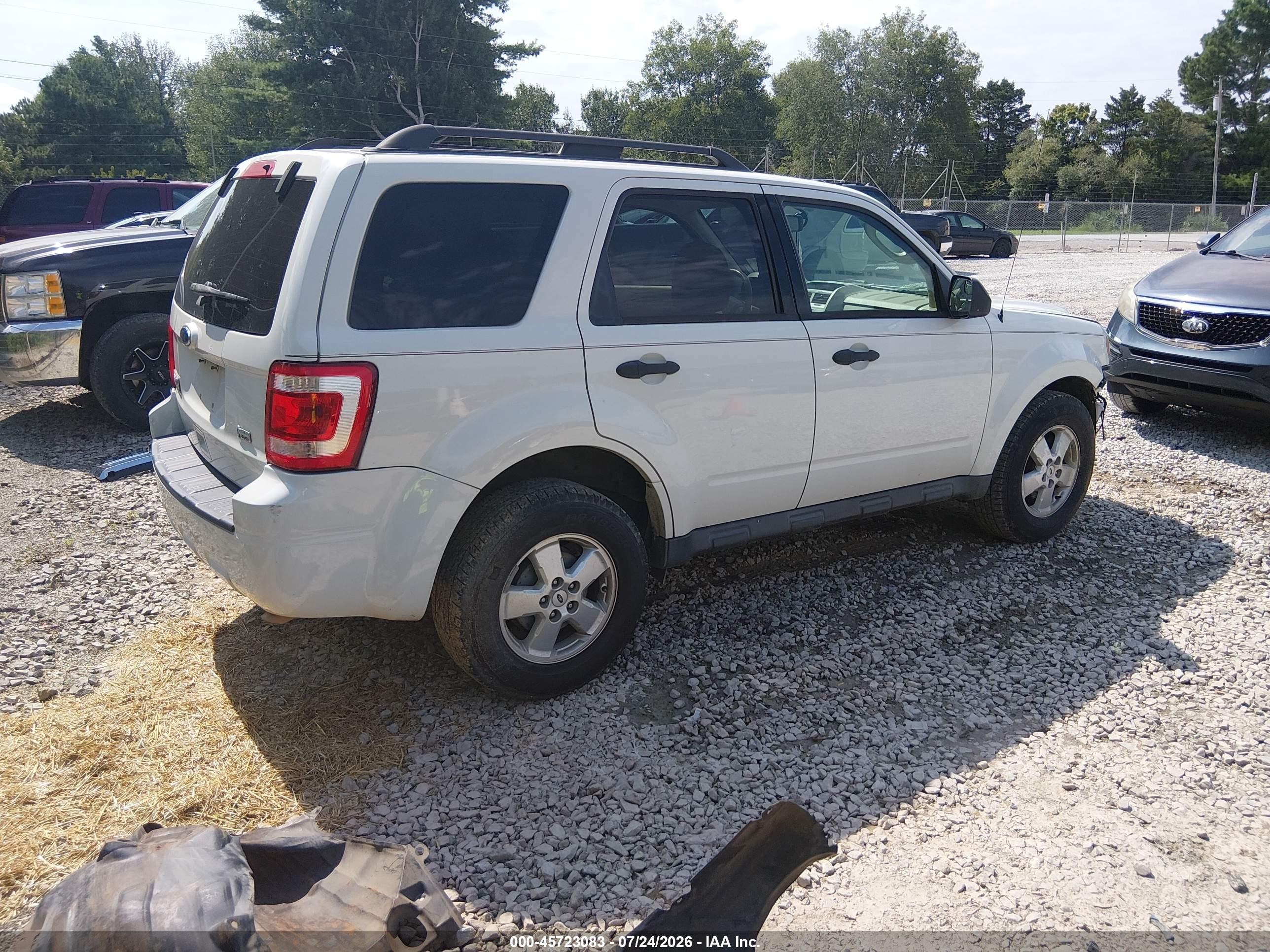 2010 Ford Escape Xlt White vin: 1FMCU0DG7AKA47178