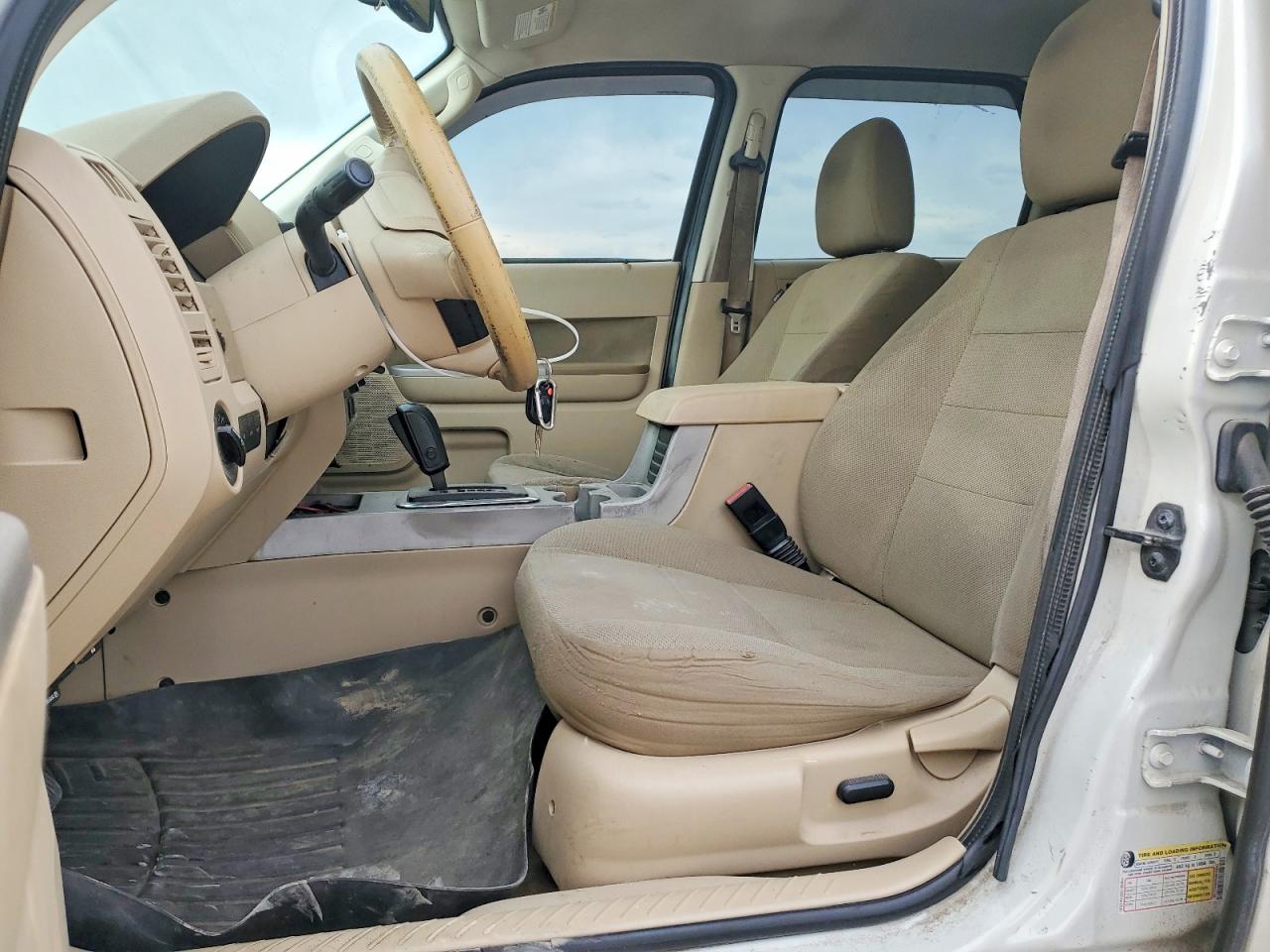 2010 Ford Escape Xlt Белый vin: 1FMCU0DG8AKA15159