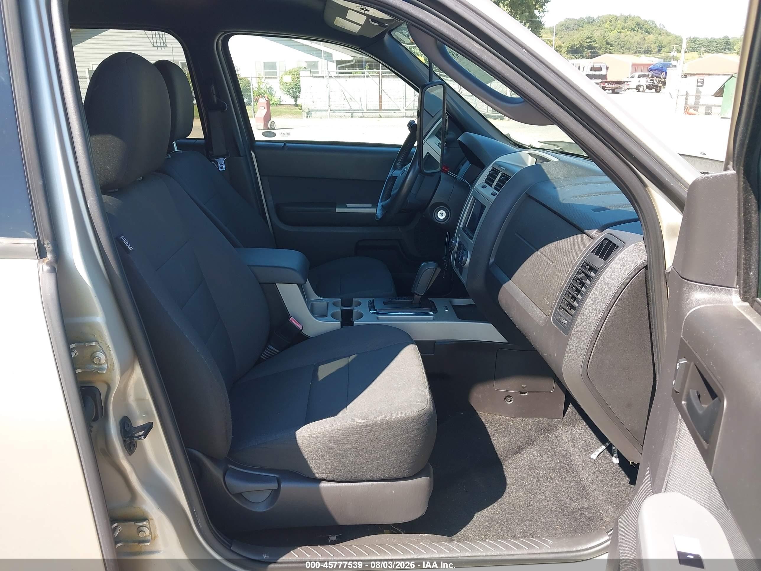 2010 Ford Escape Xlt Gold vin: 1FMCU0DG8AKC28984