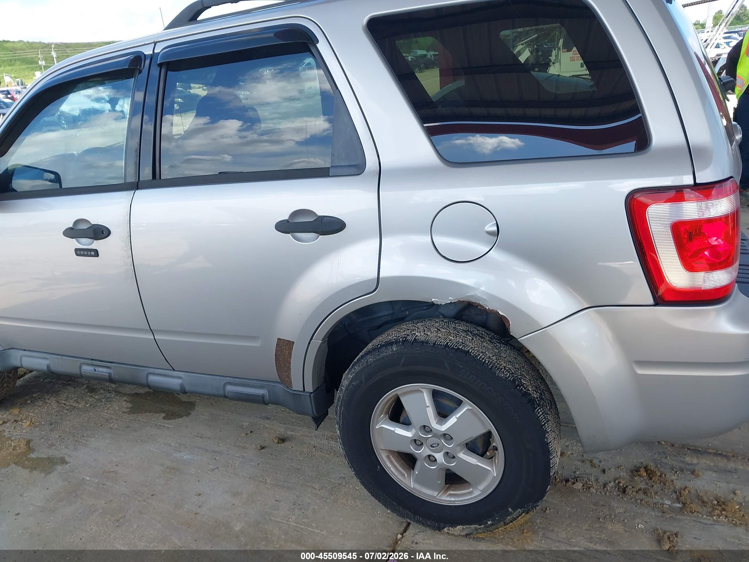 2010 Ford Escape Xlt Silver vin: 1FMCU0DG8AKC69082