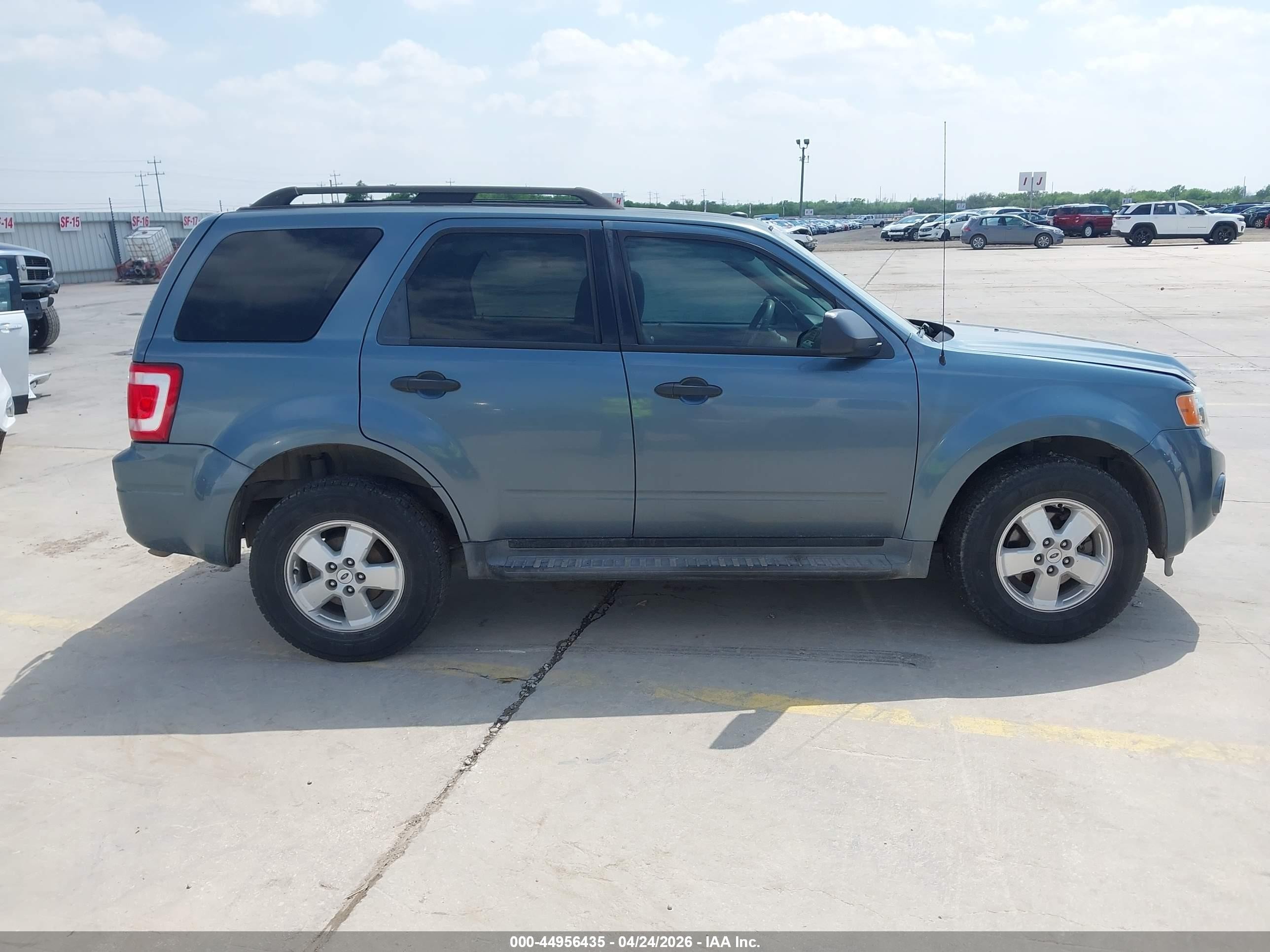 2010 Ford Escape Xlt Blue vin: 1FMCU0DG8AKD45254