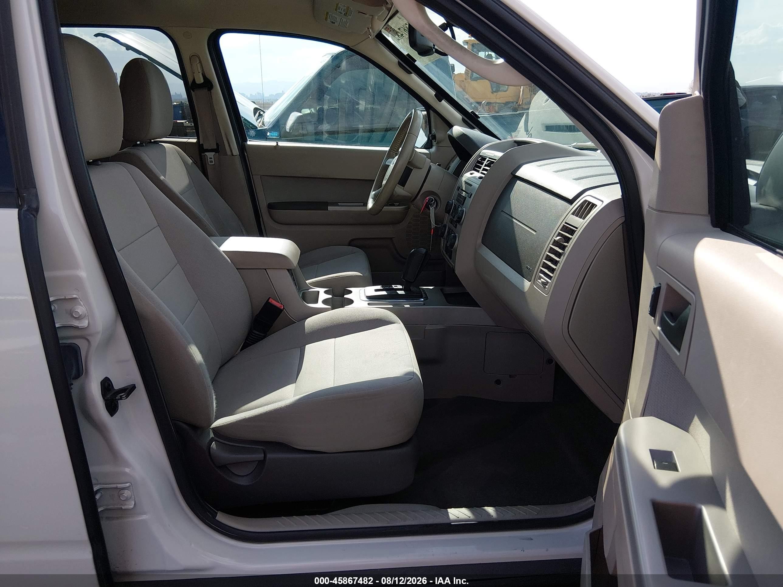 2011 Ford Escape Xlt White vin: 1FMCU0DG8BKB53513