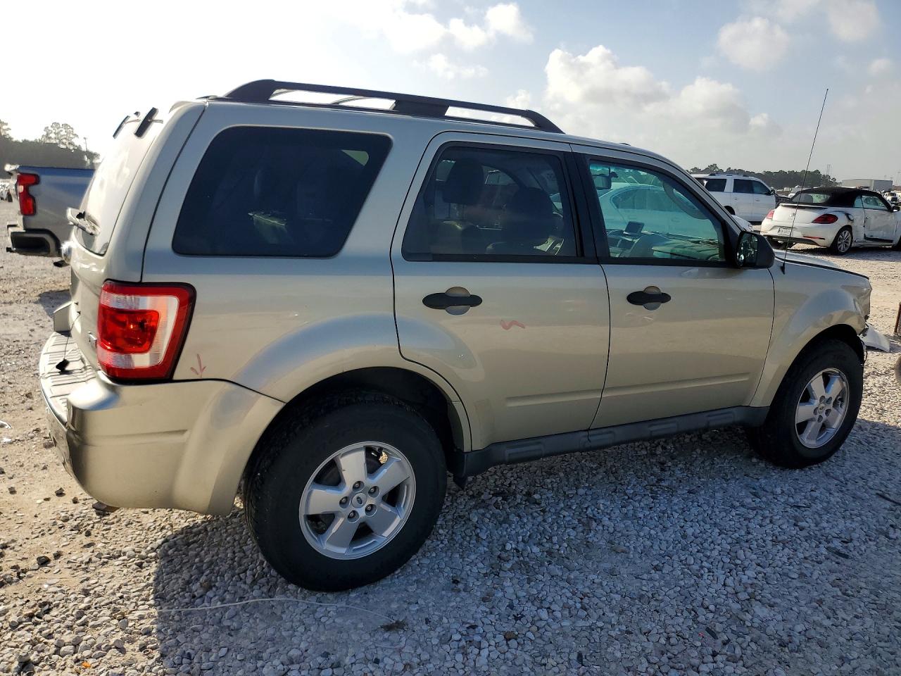 2011 Ford Escape Xlt Beige vin: 1FMCU0DG8BKB72482