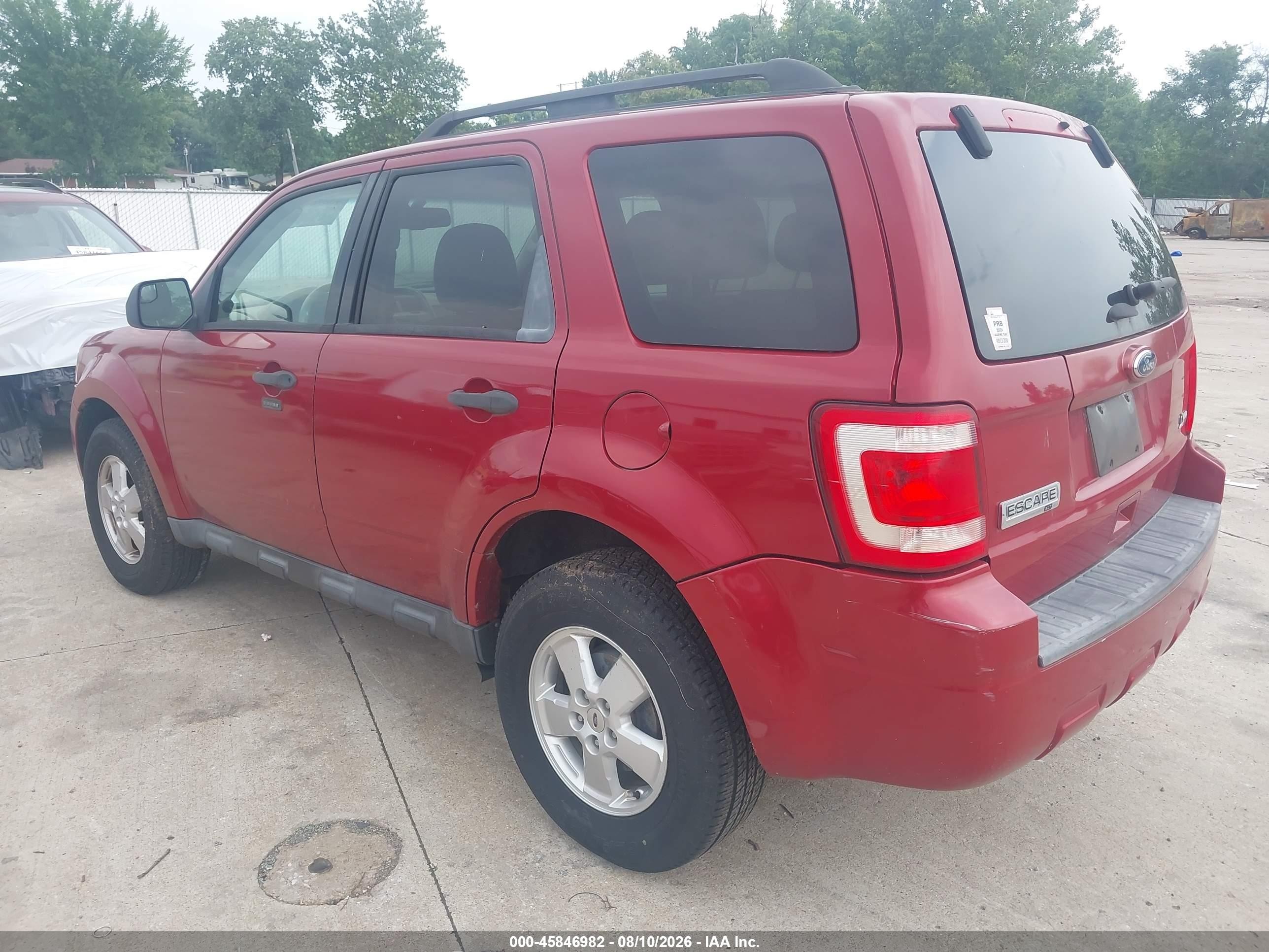 2011 Ford Escape Xlt Burgundy vin: 1FMCU0DG8BKB88813