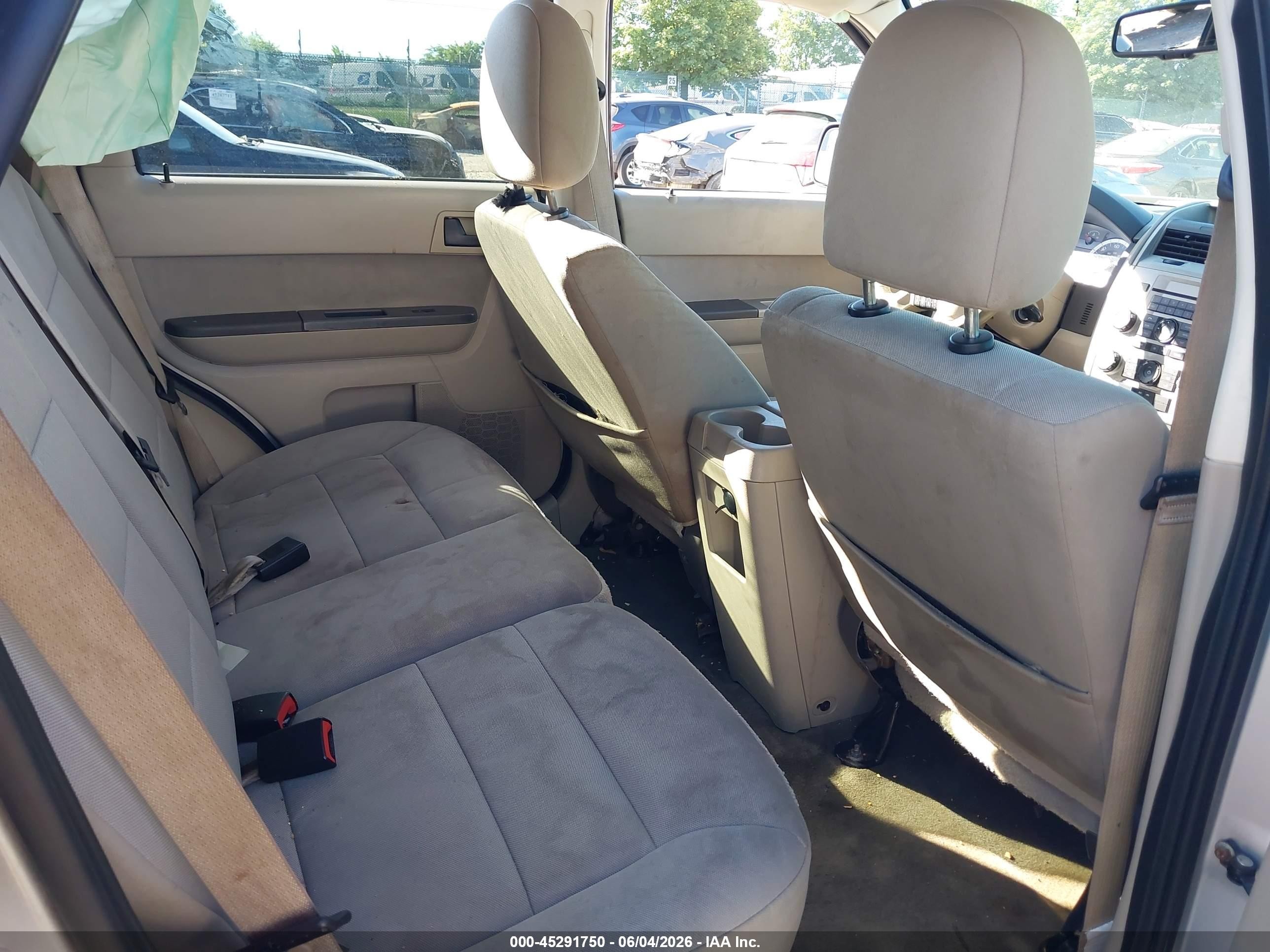2011 Ford Escape Xlt Серебряный vin: 1FMCU0DG8BKC70119