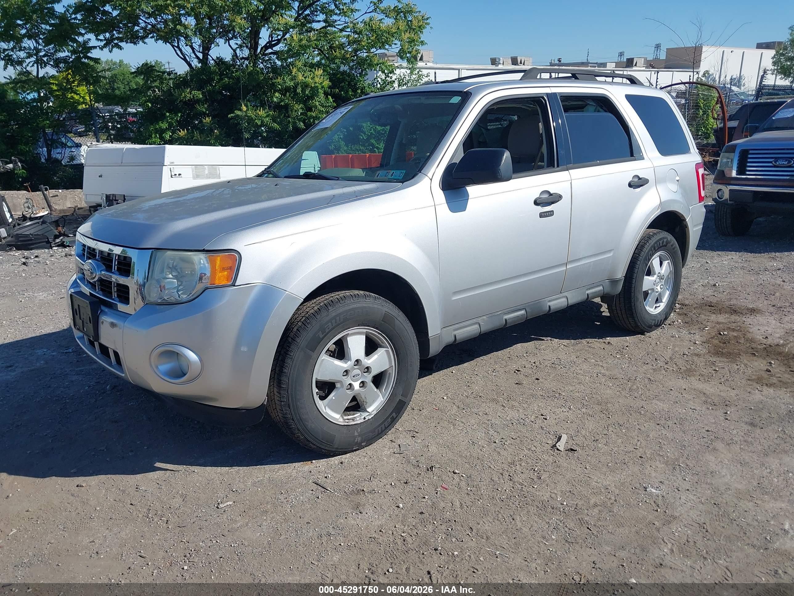 2011 Ford Escape Xlt Серебряный vin: 1FMCU0DG8BKC70119