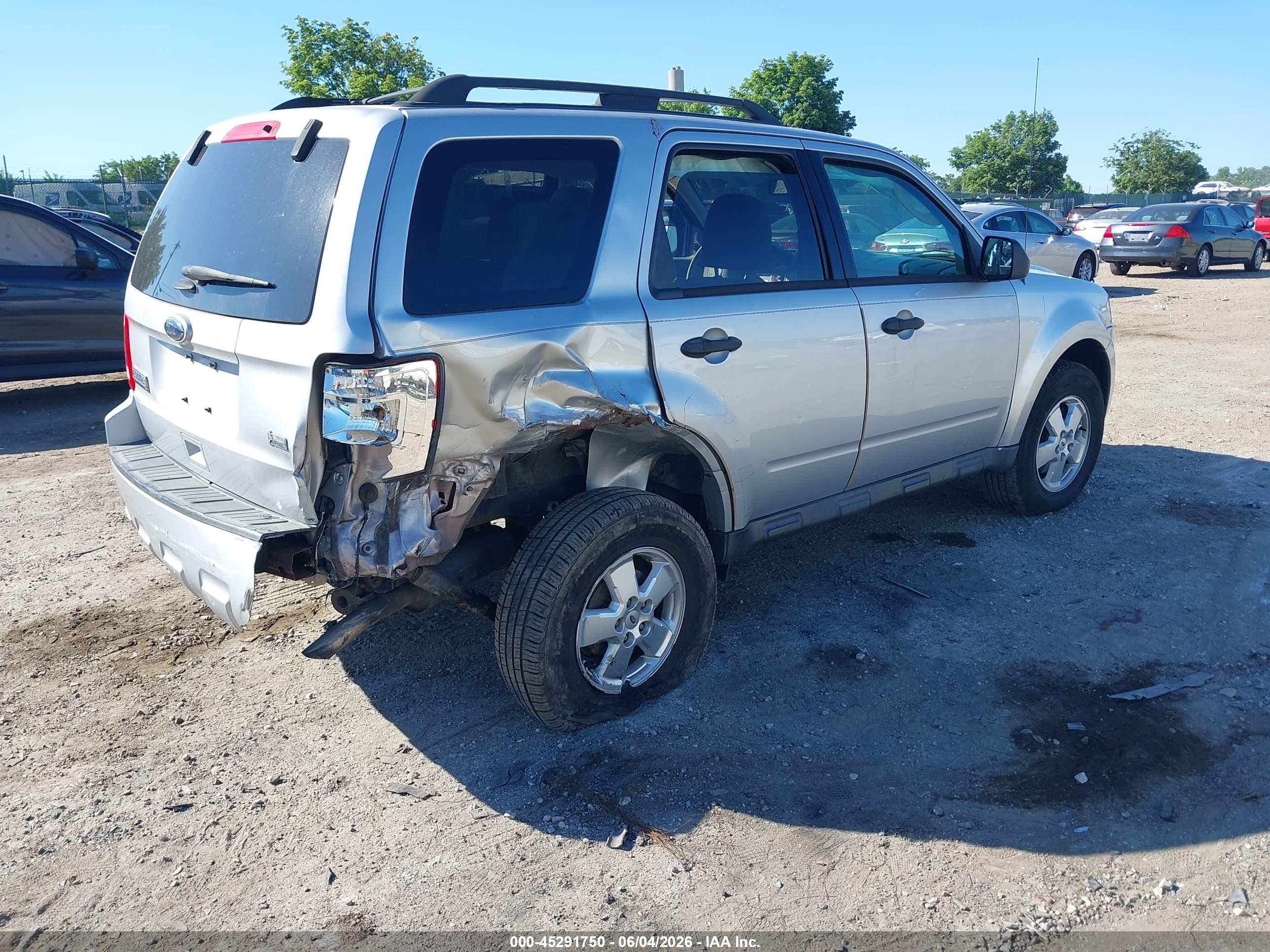 2011 Ford Escape Xlt Серебряный vin: 1FMCU0DG8BKC70119