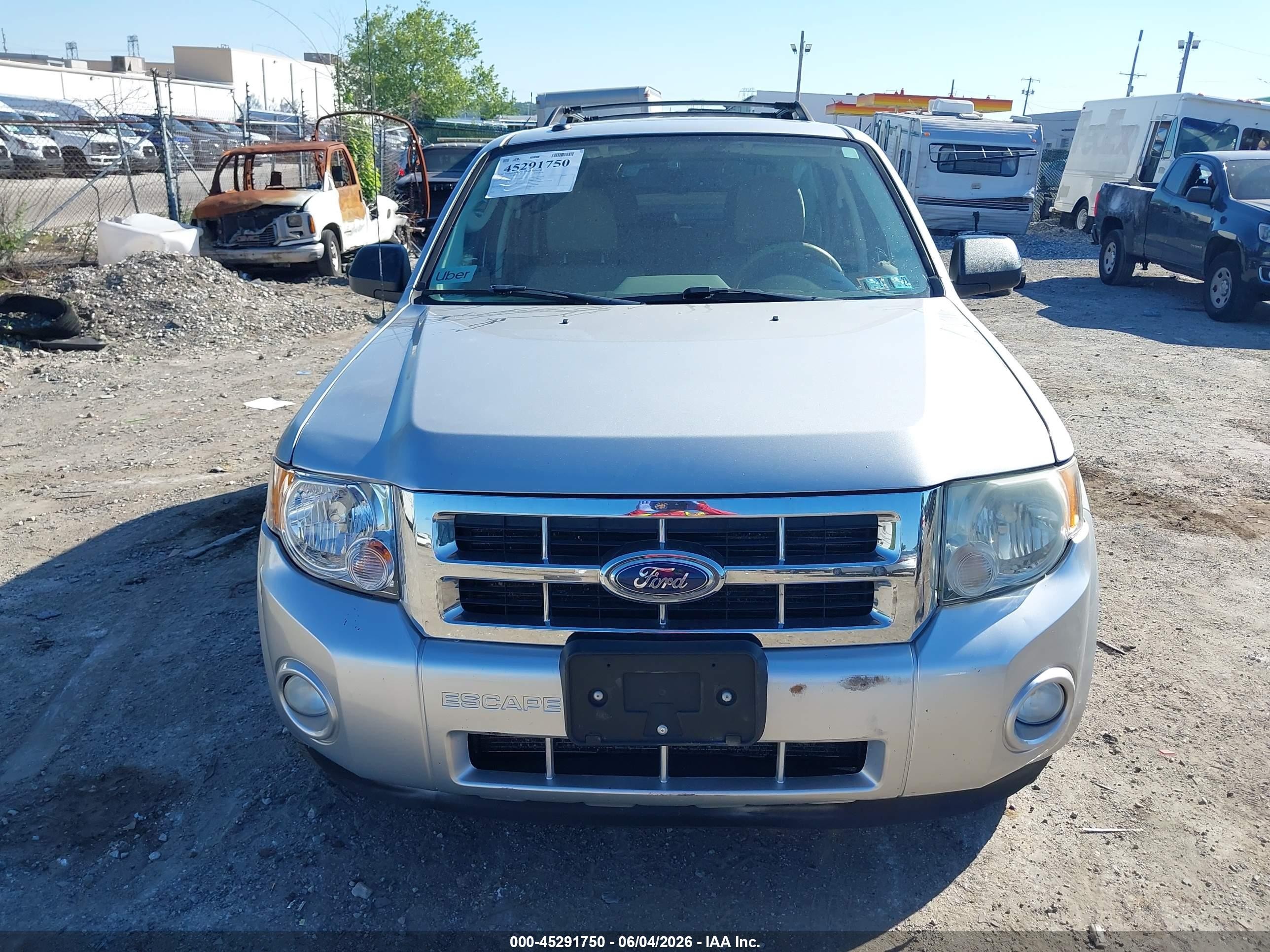 2011 Ford Escape Xlt Серебряный vin: 1FMCU0DG8BKC70119