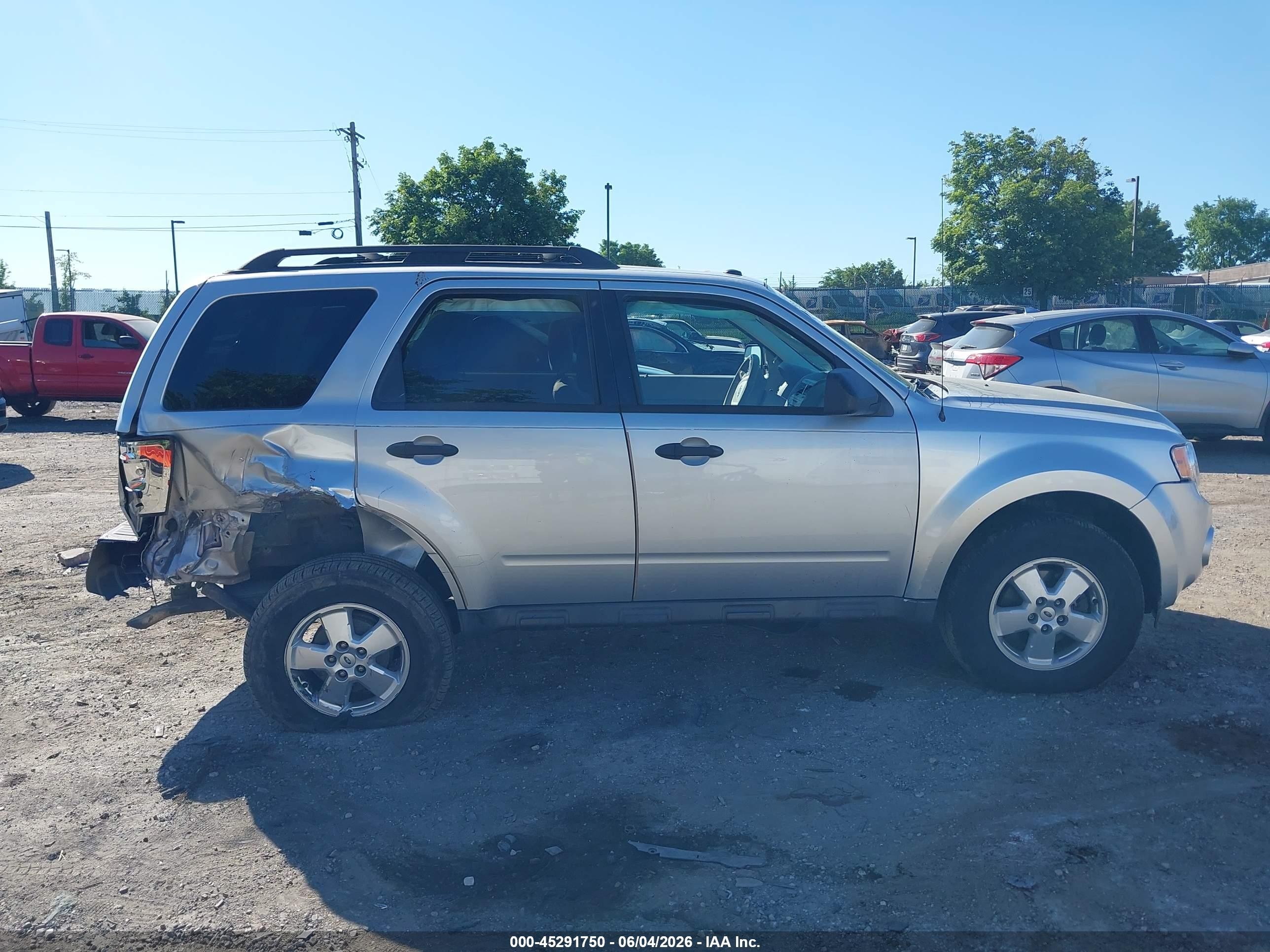 2011 Ford Escape Xlt Серебряный vin: 1FMCU0DG8BKC70119