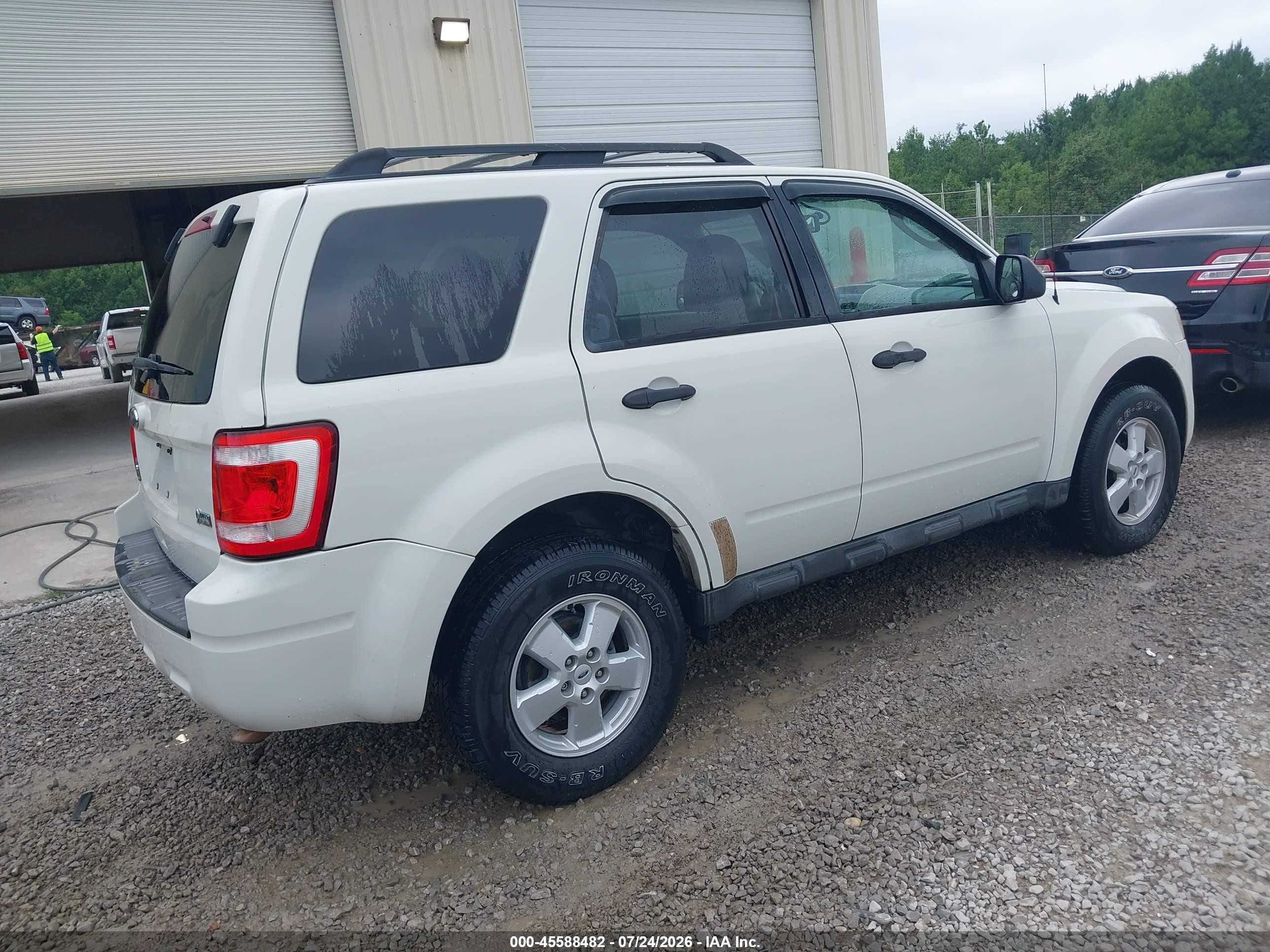 2010 Ford Escape Xlt Белый vin: 1FMCU0DG9AKA01352
