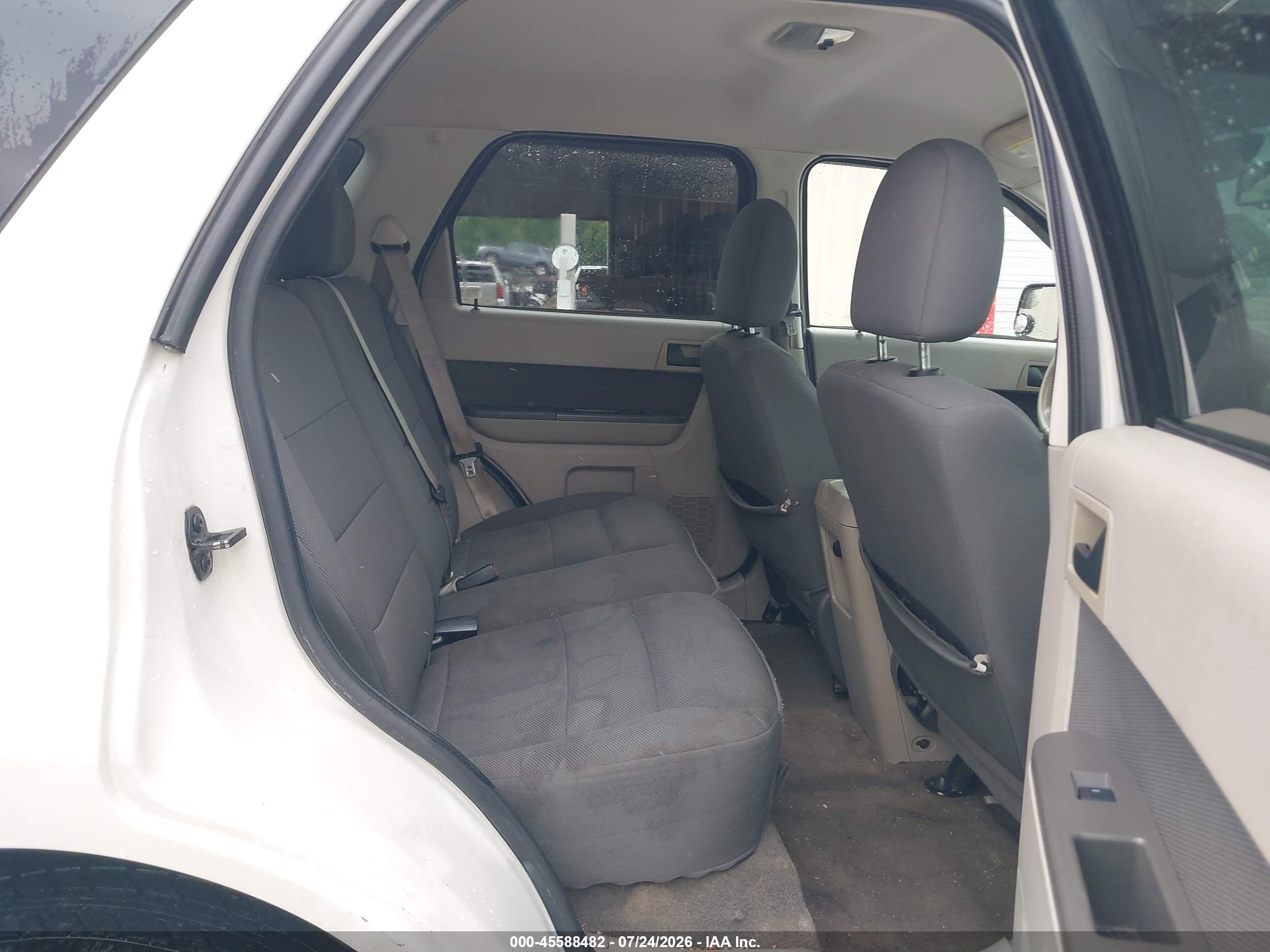2010 Ford Escape Xlt Белый vin: 1FMCU0DG9AKA01352