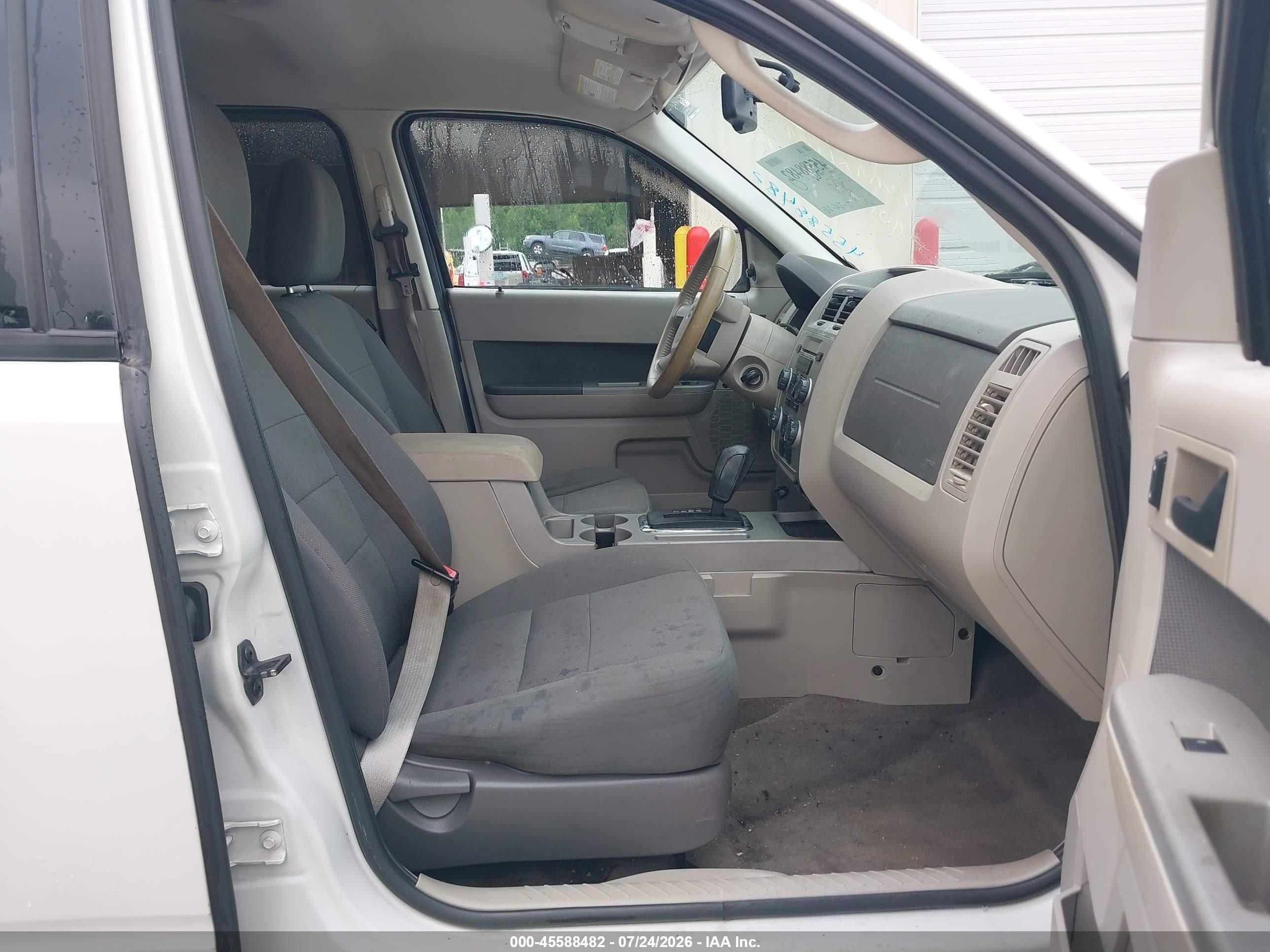2010 Ford Escape Xlt Белый vin: 1FMCU0DG9AKA01352