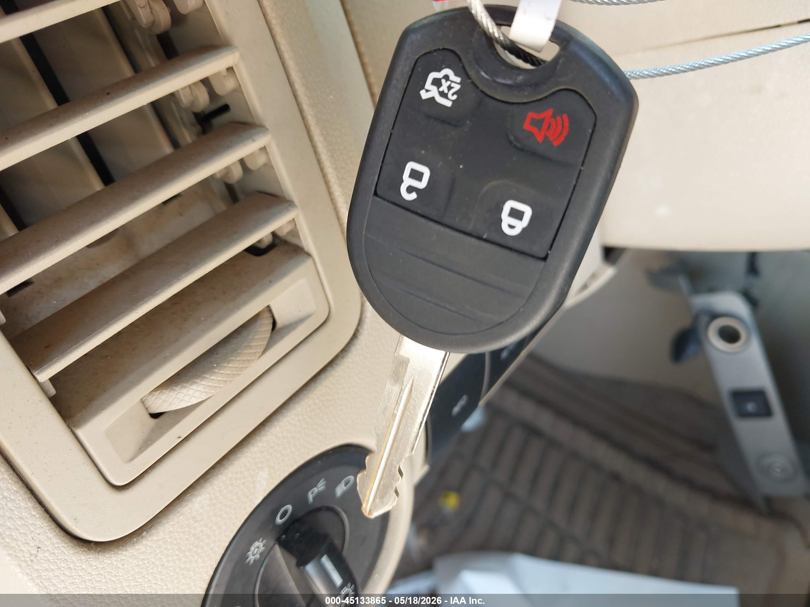 2010 Ford Escape Xlt Серебряный vin: 1FMCU0DG9AKB78208