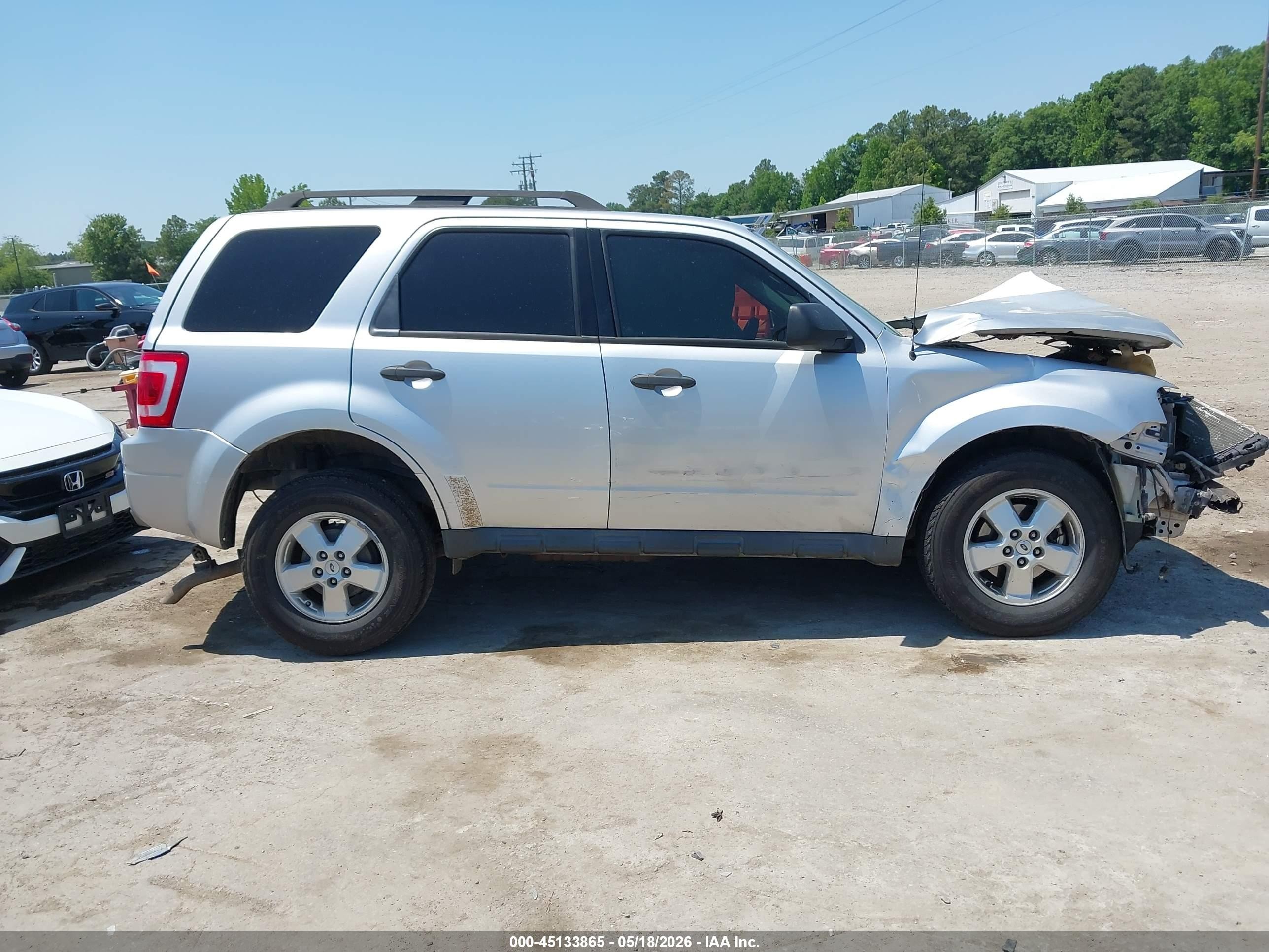 2010 Ford Escape Xlt Серебряный vin: 1FMCU0DG9AKB78208