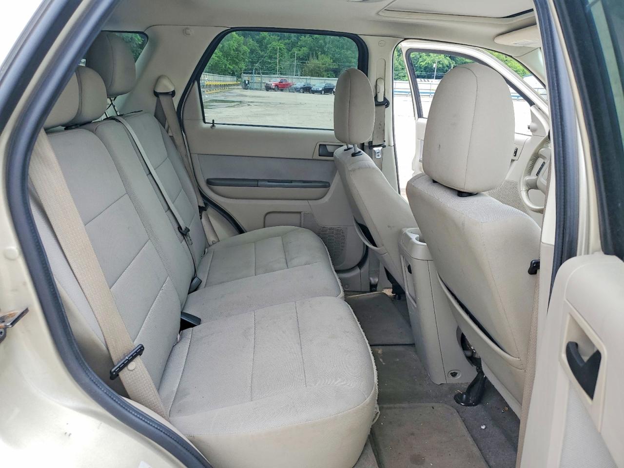 2010 Ford Escape Xlt Beige vin: 1FMCU0DG9AKD17902