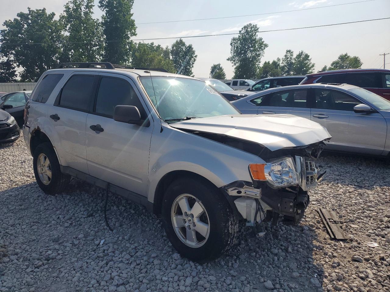 2011 Ford Escape Xlt Серебряный vin: 1FMCU0DG9BKB81370
