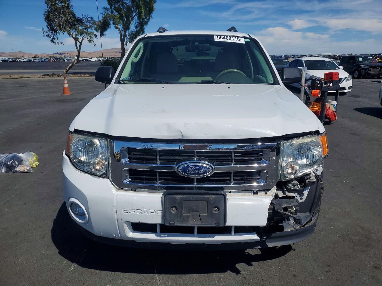 2012 Ford Escape Xlt White vin: 1FMCU0DG9CKB06170