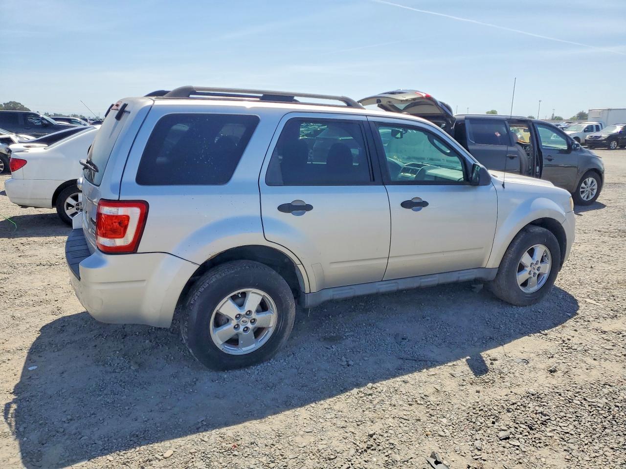 2010 Ford Escape Xlt White vin: 1FMCU0DGXAKA64038