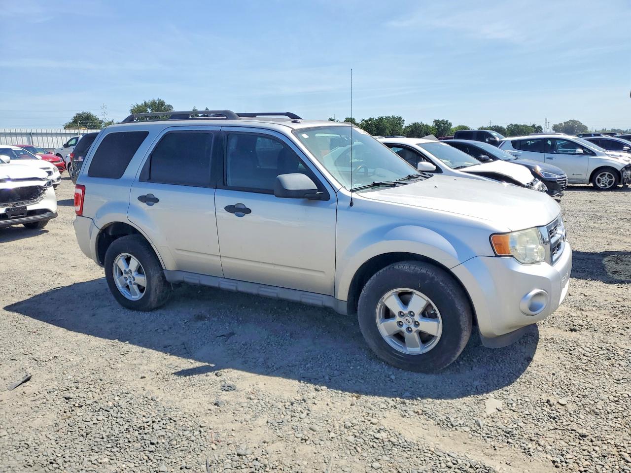 2010 Ford Escape Xlt White vin: 1FMCU0DGXAKA64038