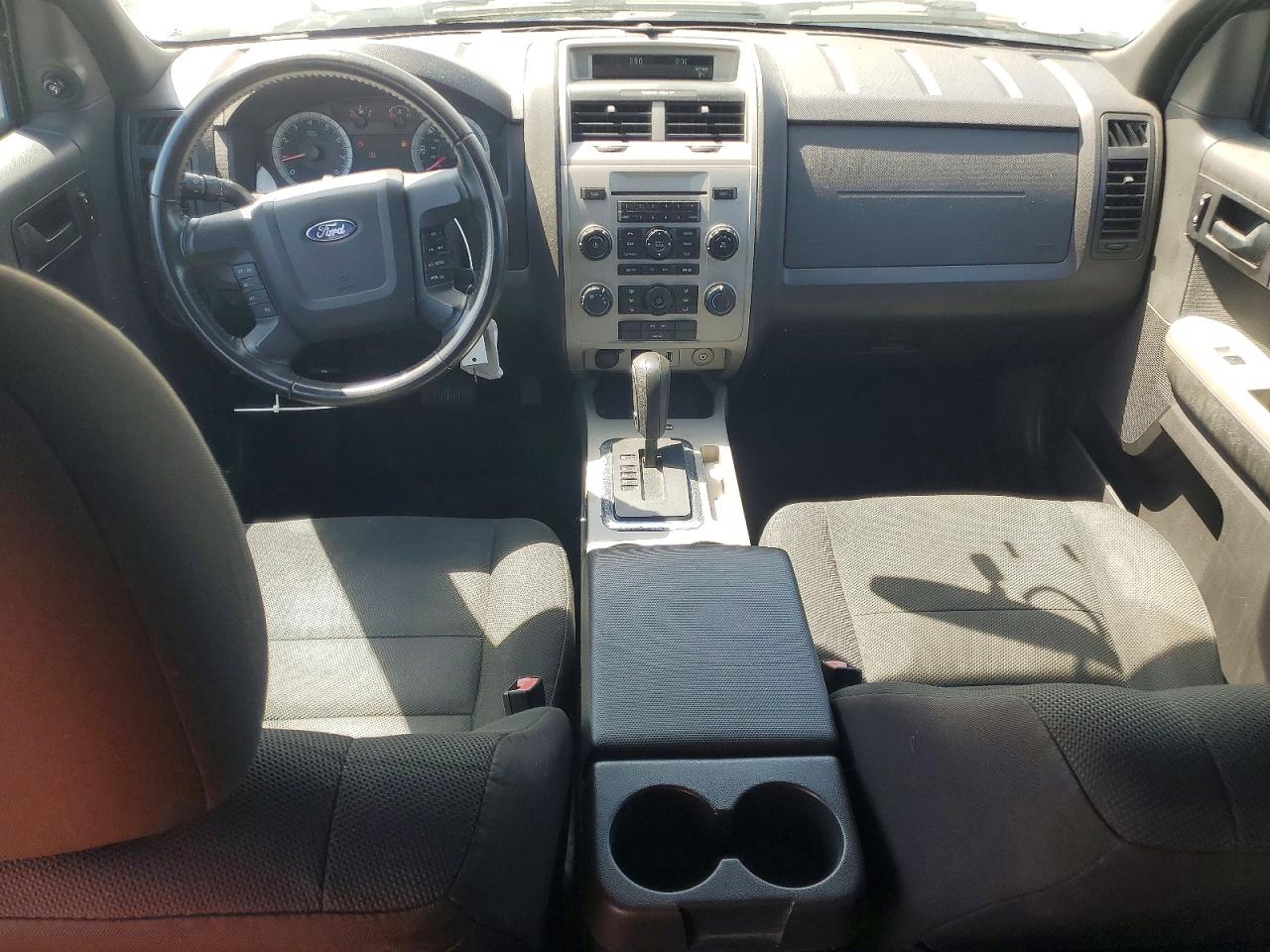 2010 Ford Escape Xlt White vin: 1FMCU0DGXAKA64038