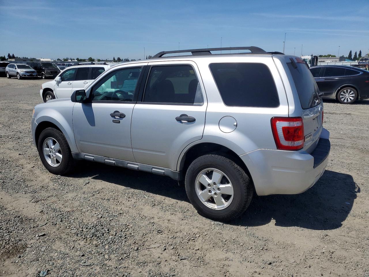 2010 Ford Escape Xlt White vin: 1FMCU0DGXAKA64038